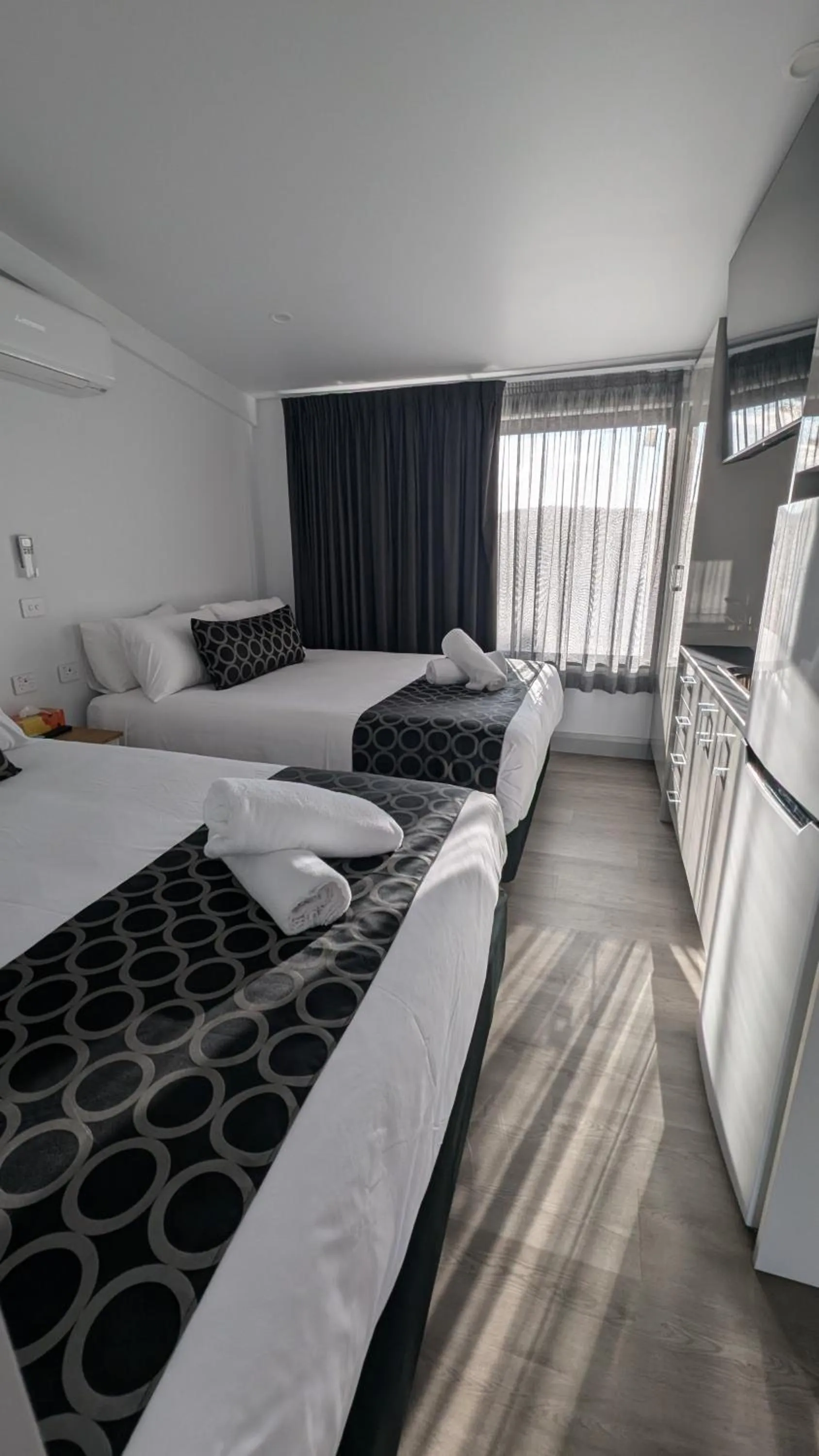 Photo of the whole room, Bed in Cooma High Country Motel