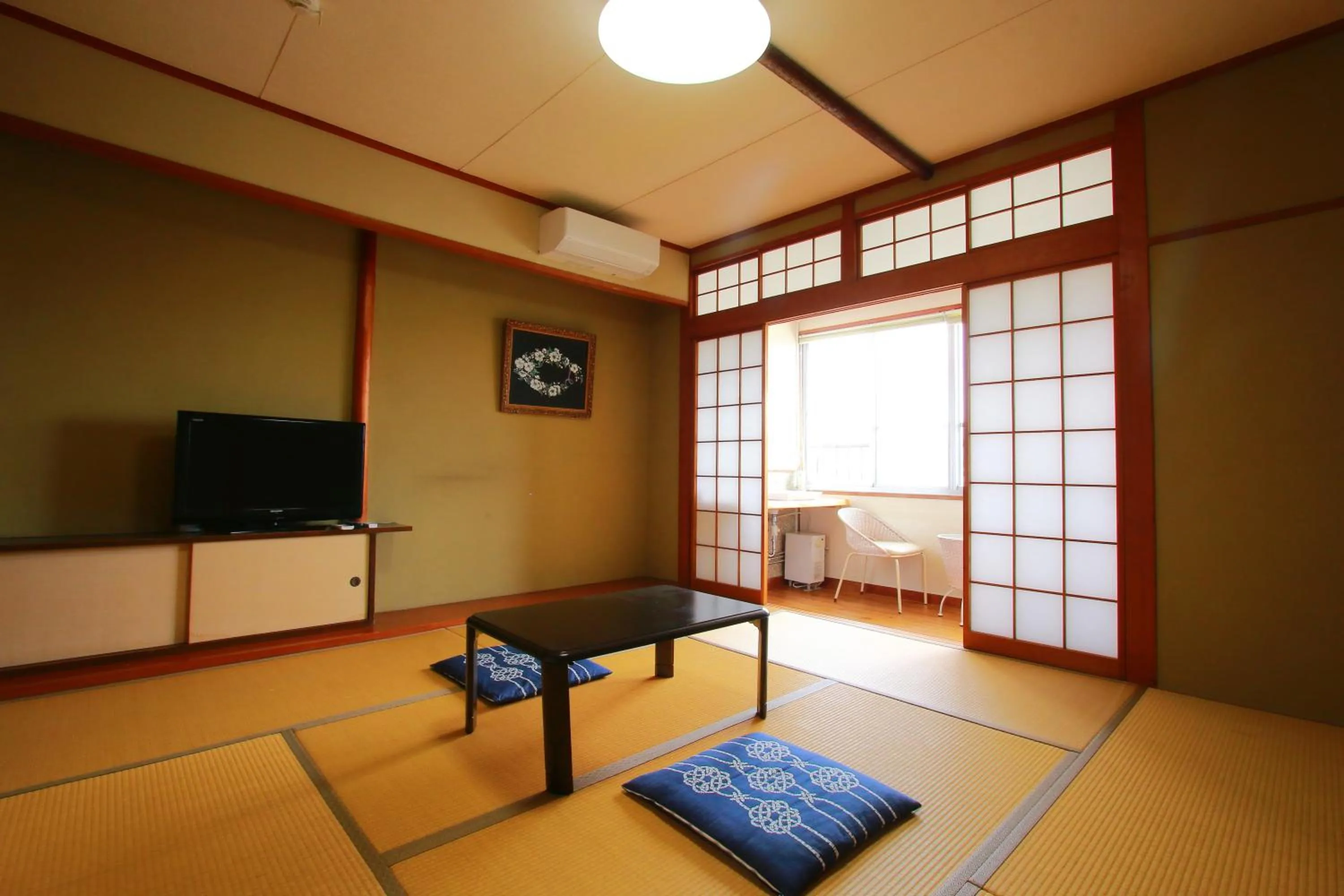Photo of the whole room in Family Ryokan Kawakyu with Showa Retro, private hot spring