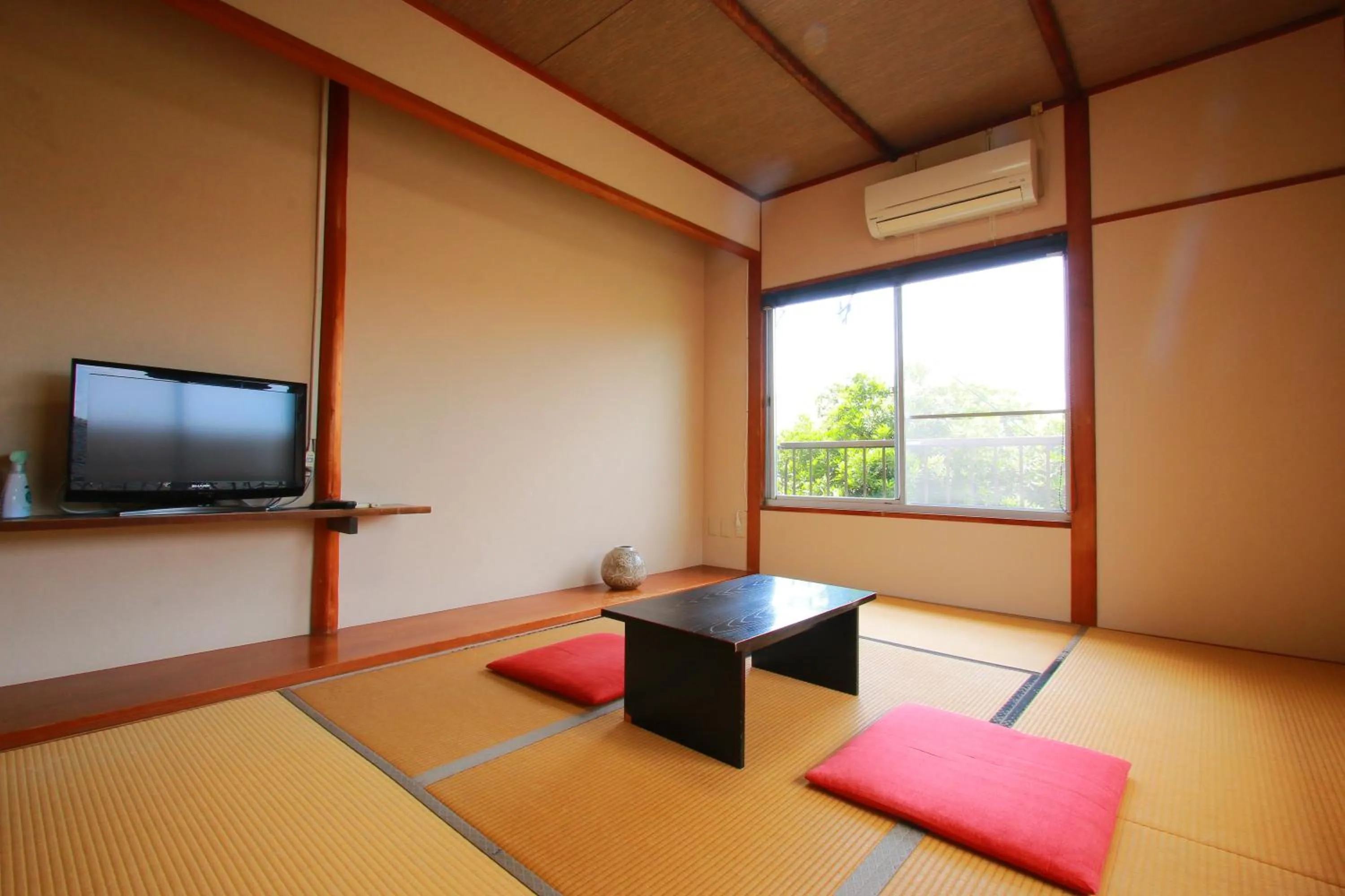 Photo of the whole room in Family Ryokan Kawakyu with Showa Retro, private hot spring