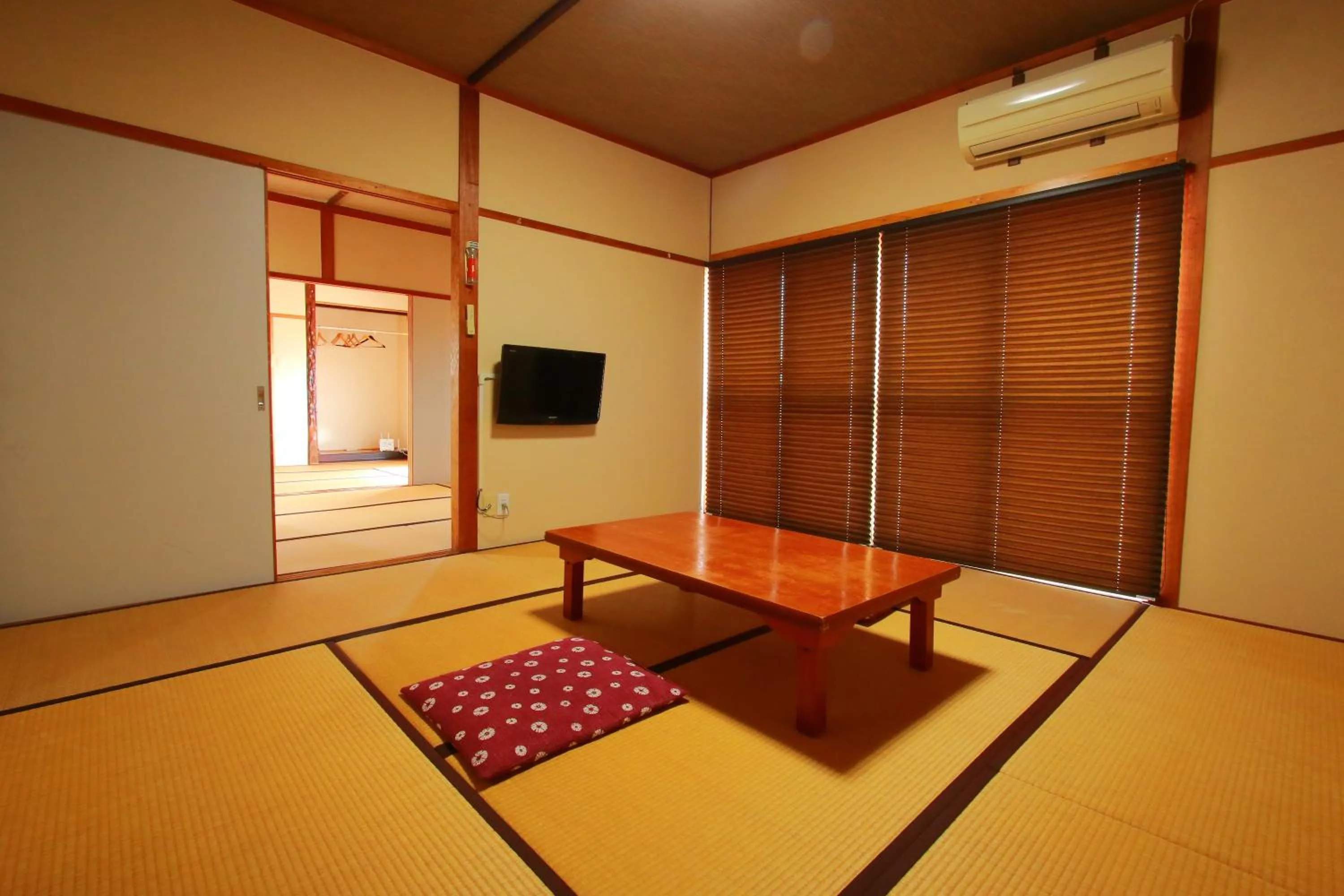 Photo of the whole room in Family Ryokan Kawakyu with Showa Retro, private hot spring