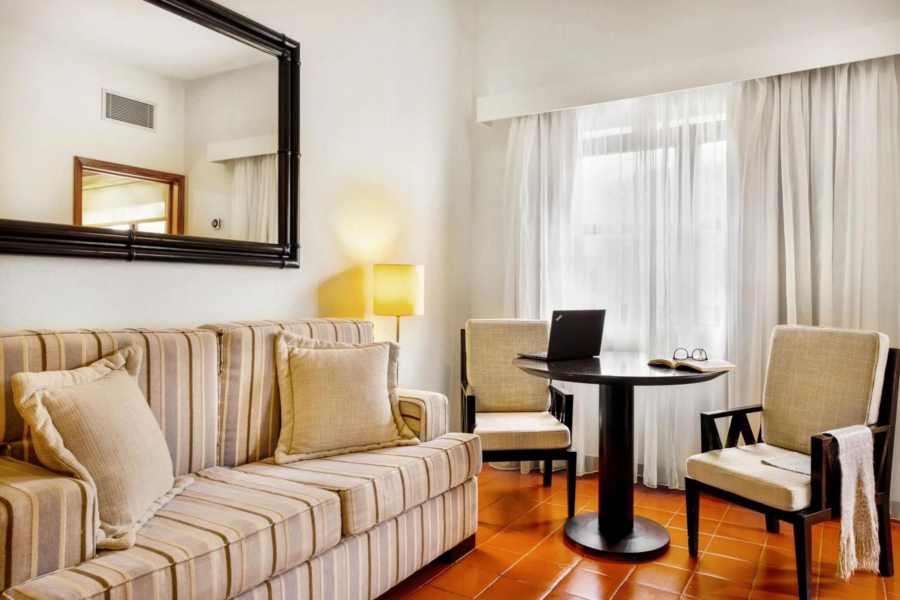 Living room in Pousada Forte da Horta