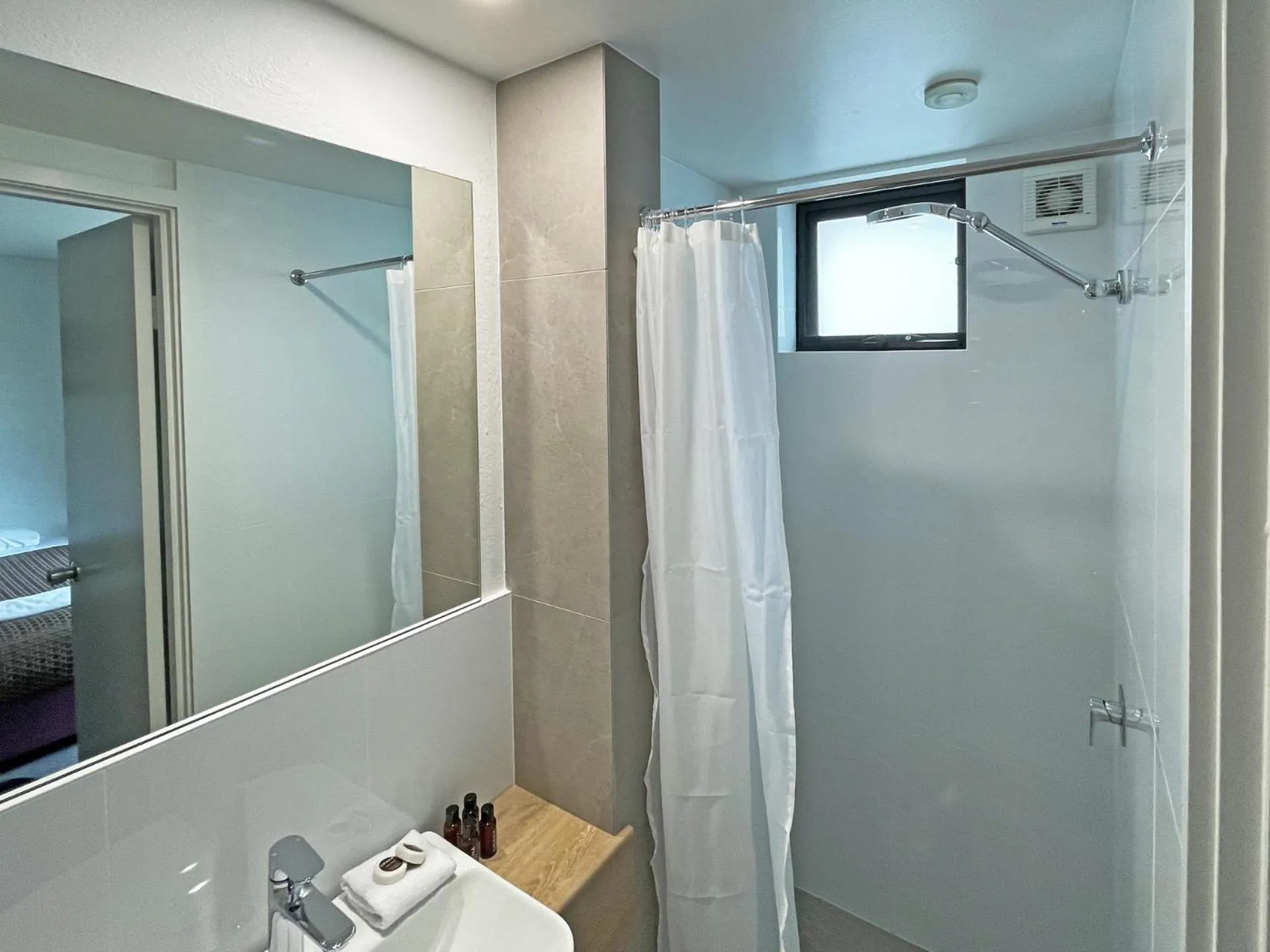 Shower in Boali Lodge Thredbo