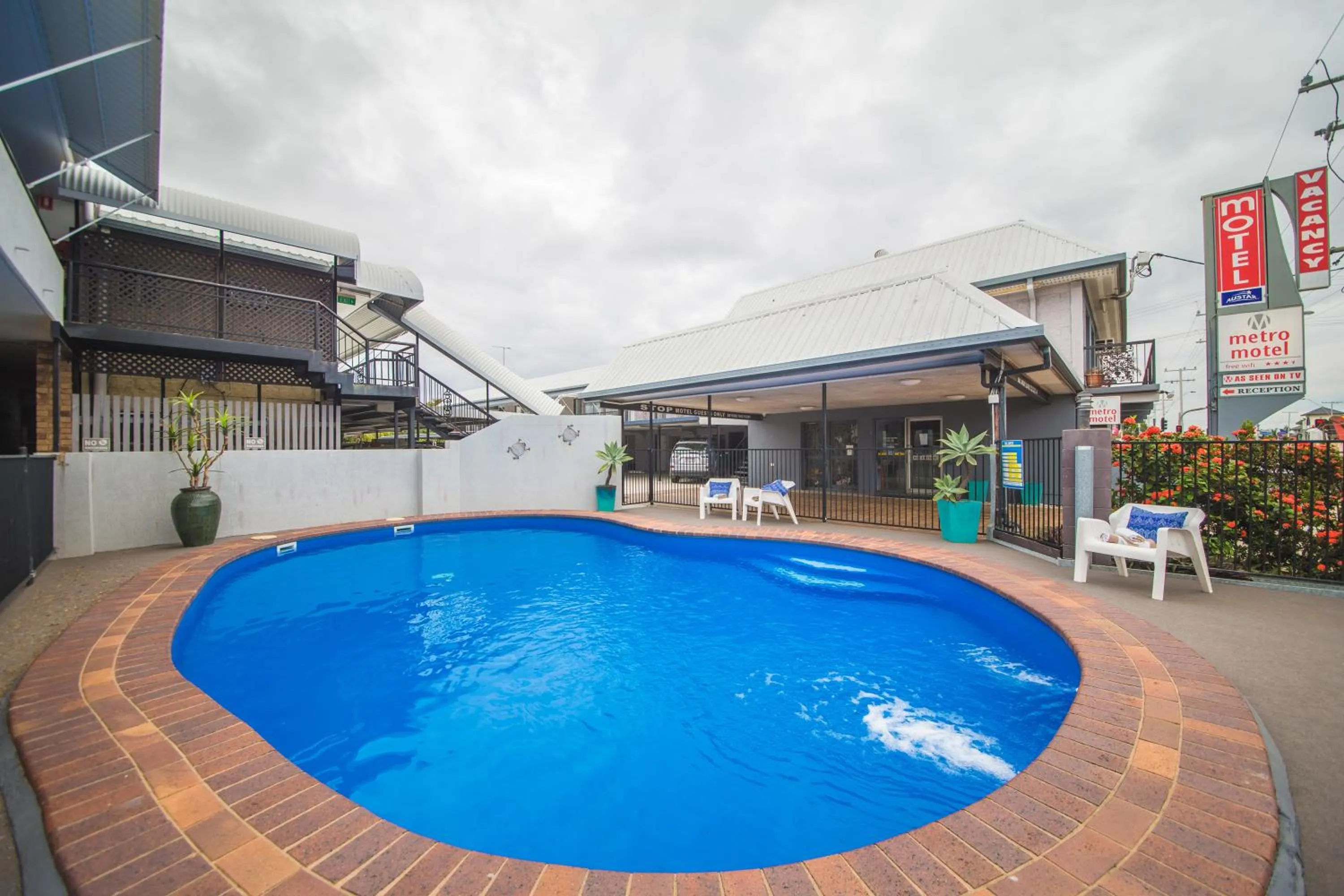 Swimming pool in Metro Motel Rockhampton