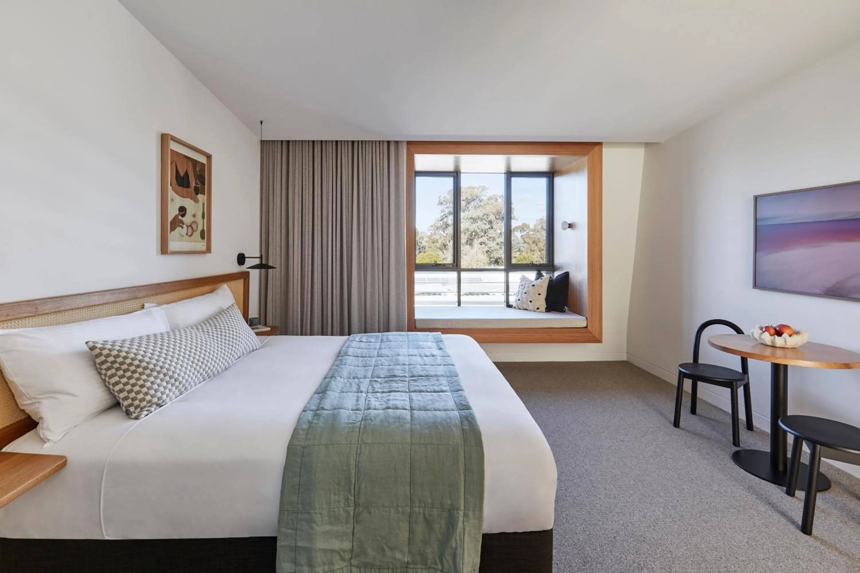 Seating area, Bed in The Clairfield Hotel