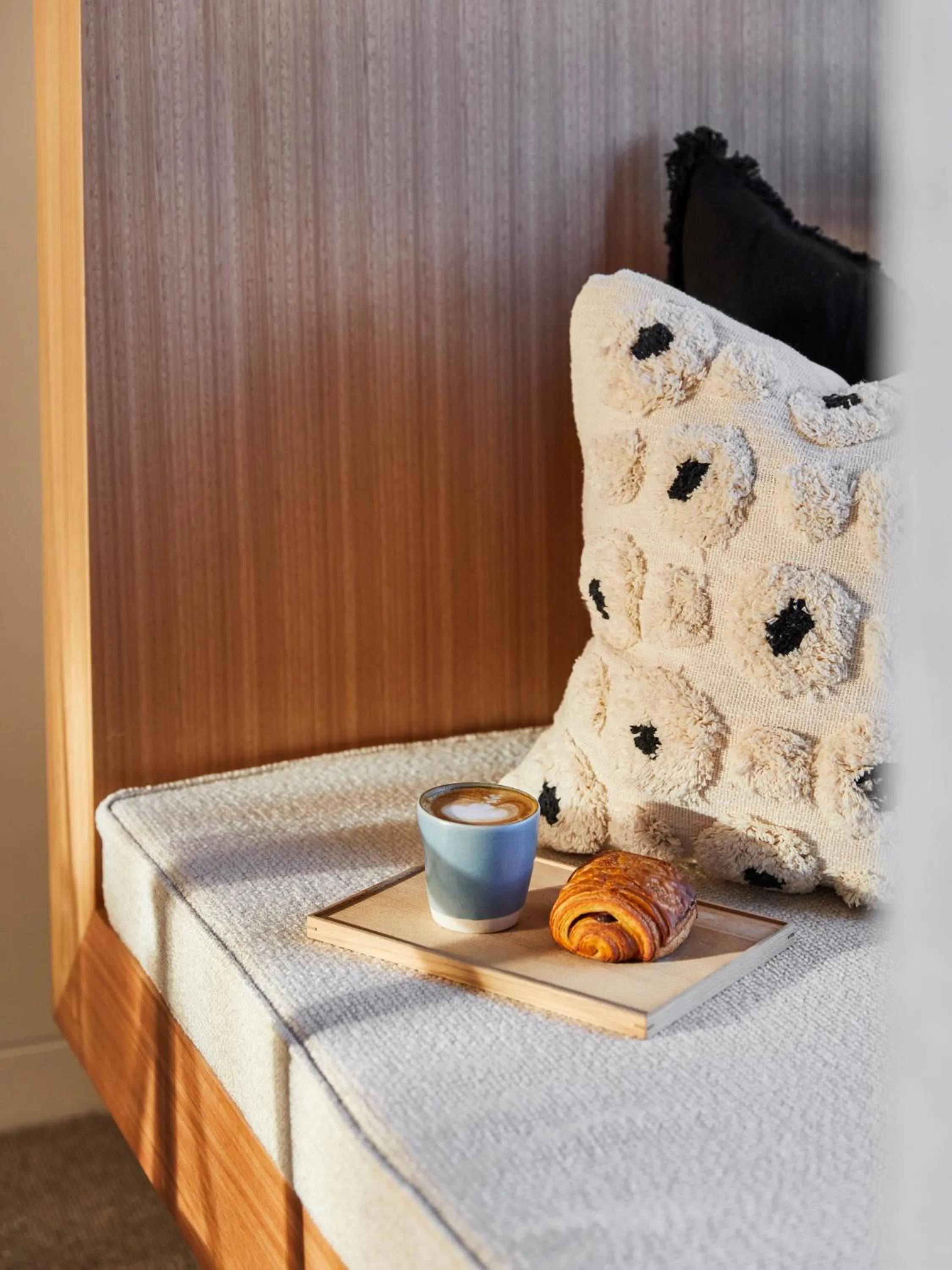 Seating area, Bed in The Clairfield Hotel