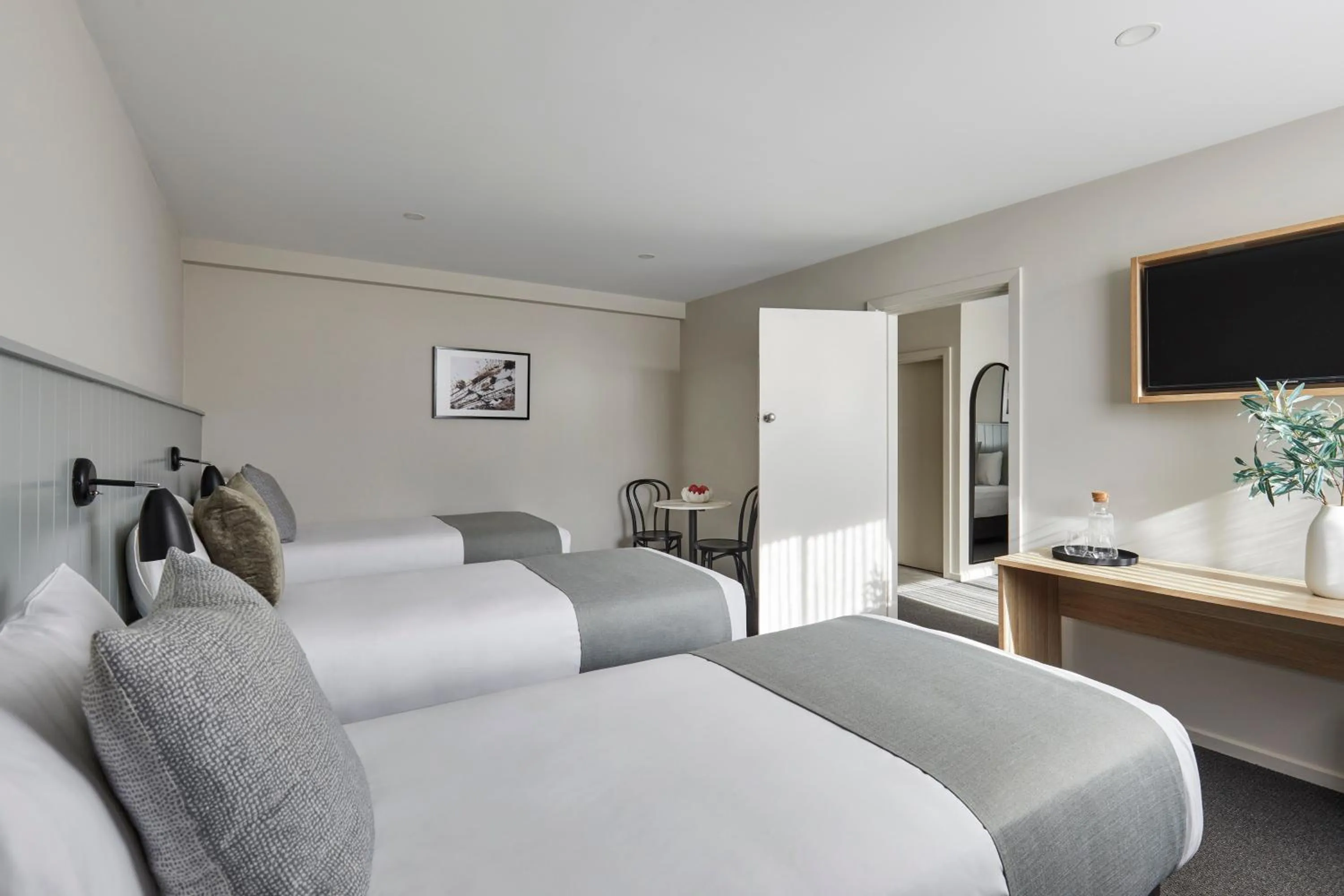 TV and multimedia, Bed in The Clairfield Hotel