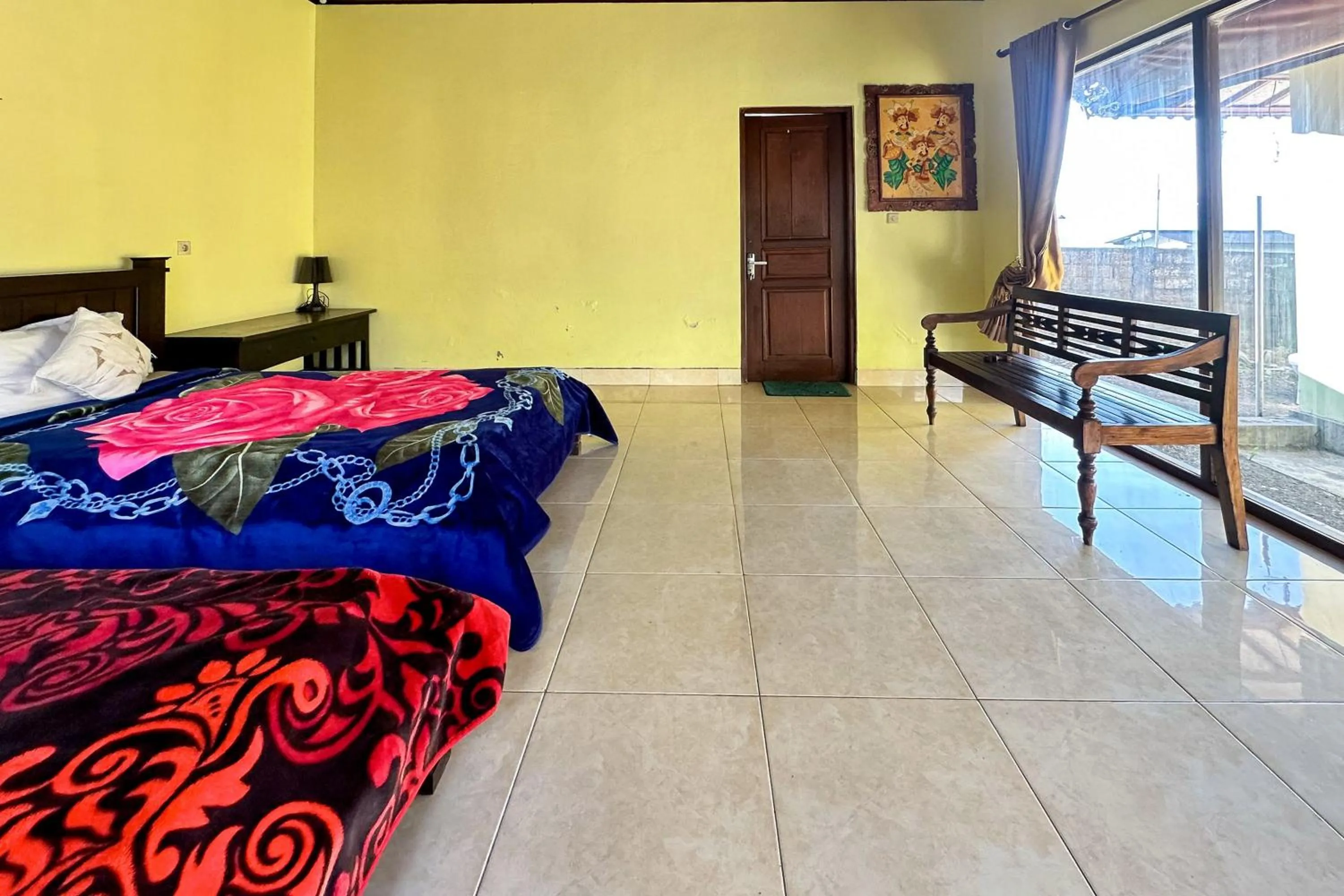 Bedroom, Bed in Baruna Lake Side View