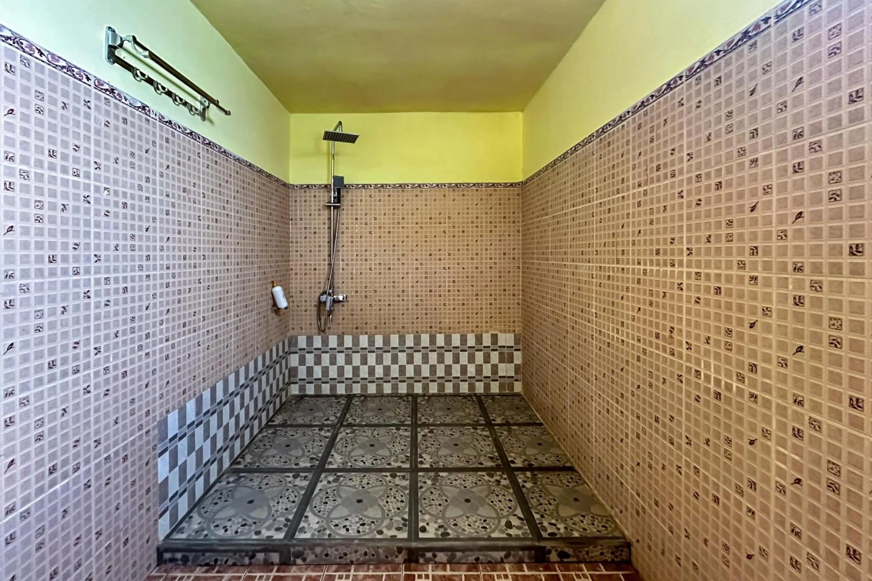 Bathroom in Baruna Lake Side View