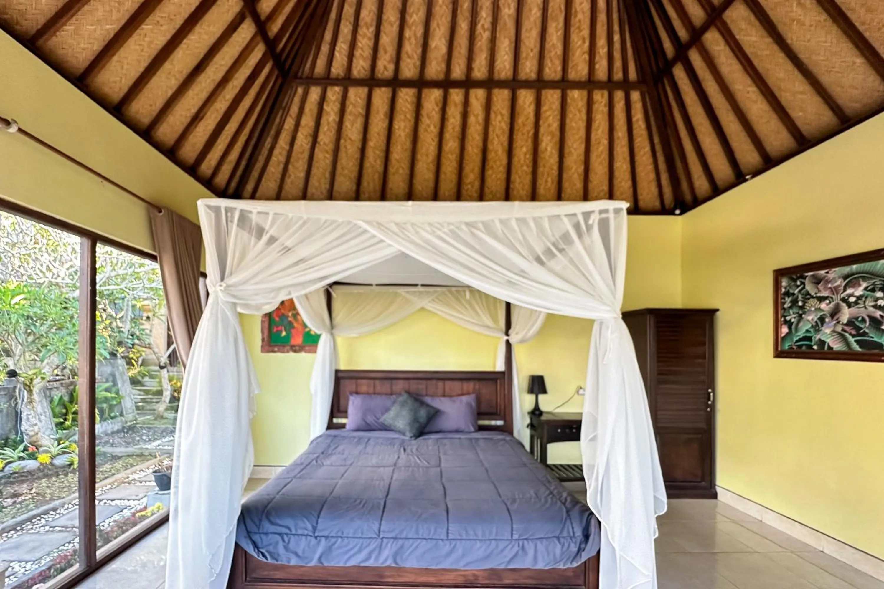 Bedroom, Bed in Baruna Lake Side View
