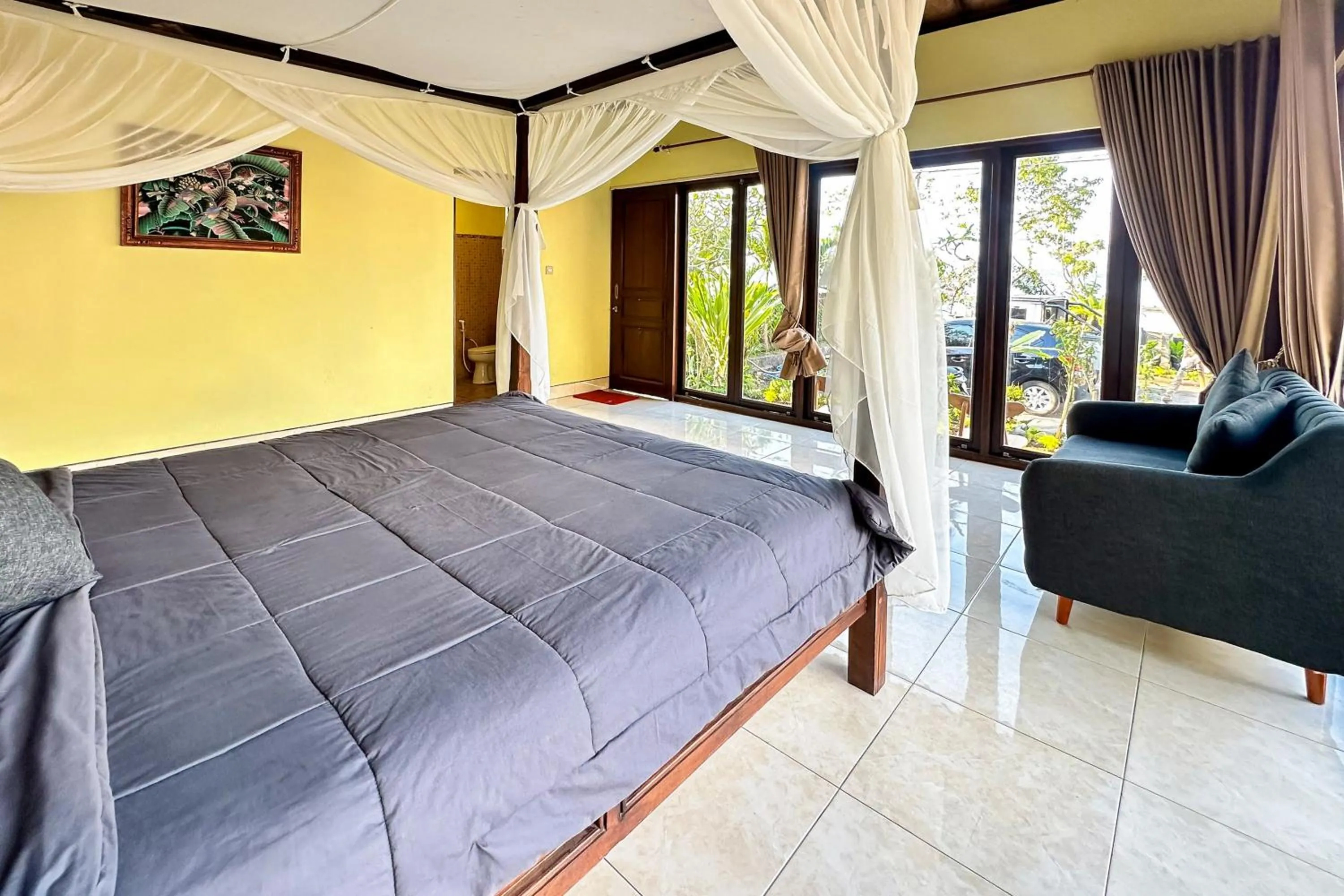 Bedroom, Bed in Baruna Lake Side View