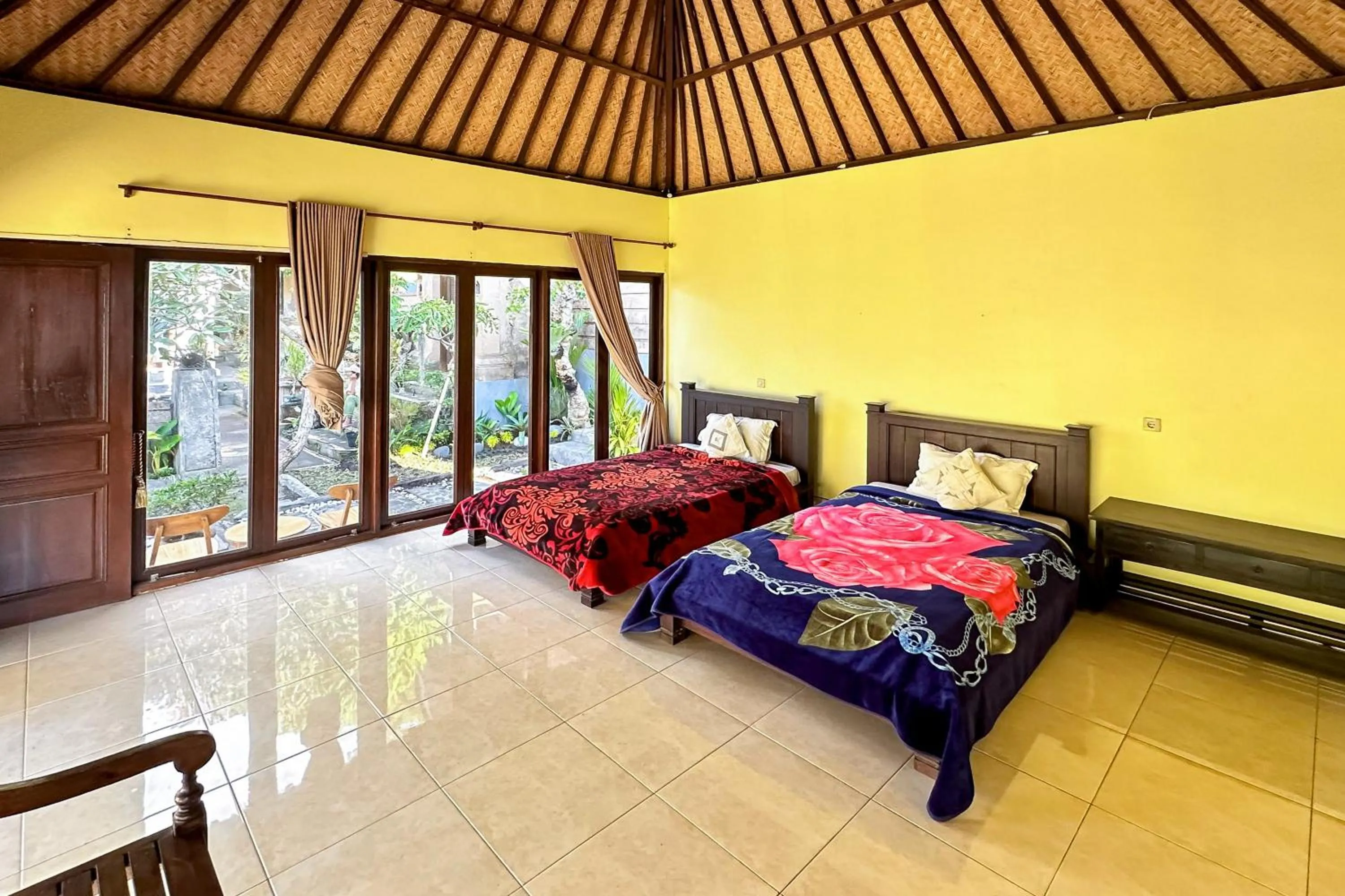 Bedroom, Bed in Baruna Lake Side View