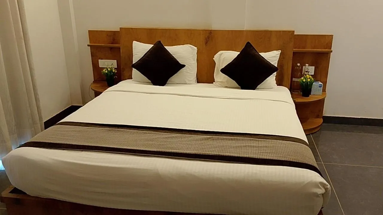 Bedroom, Bed in Rankk Stays