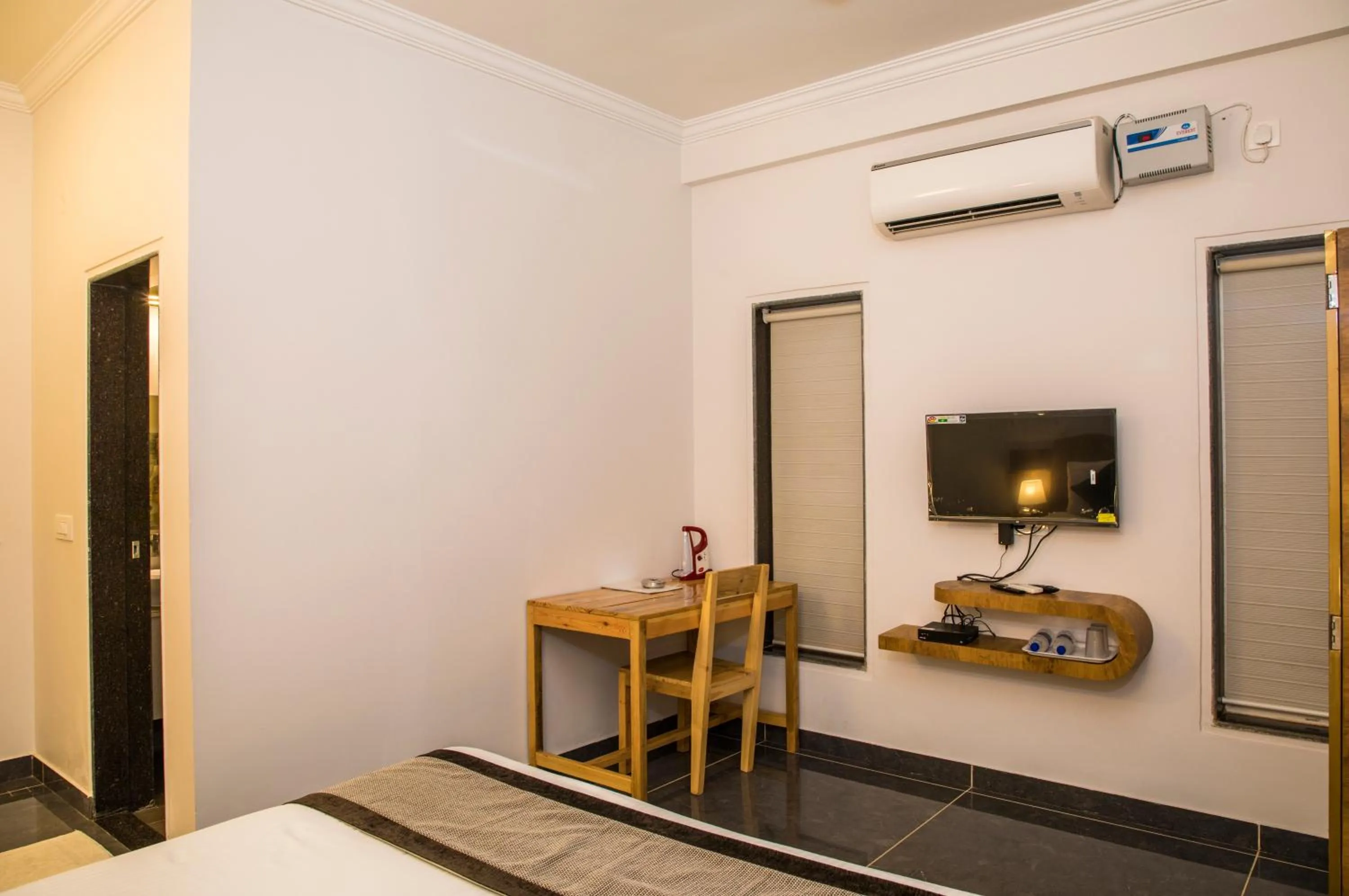 Seating area, Bed in Rankk Stays