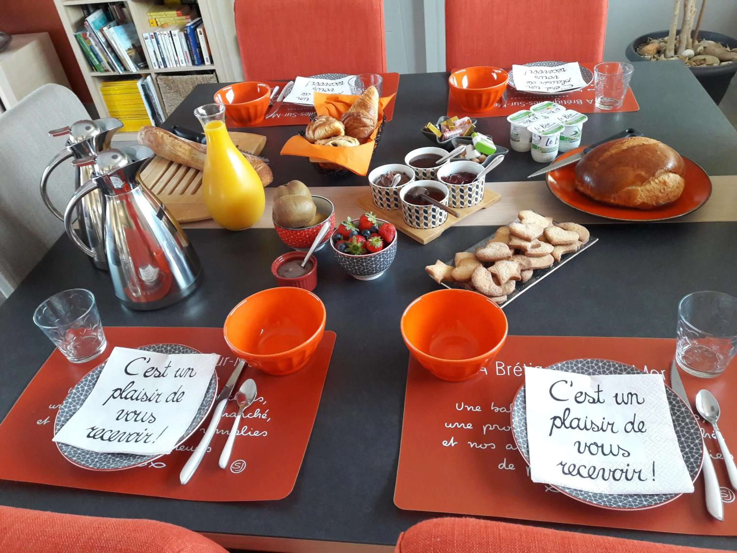 Continental breakfast in Le Temps d'une Pause