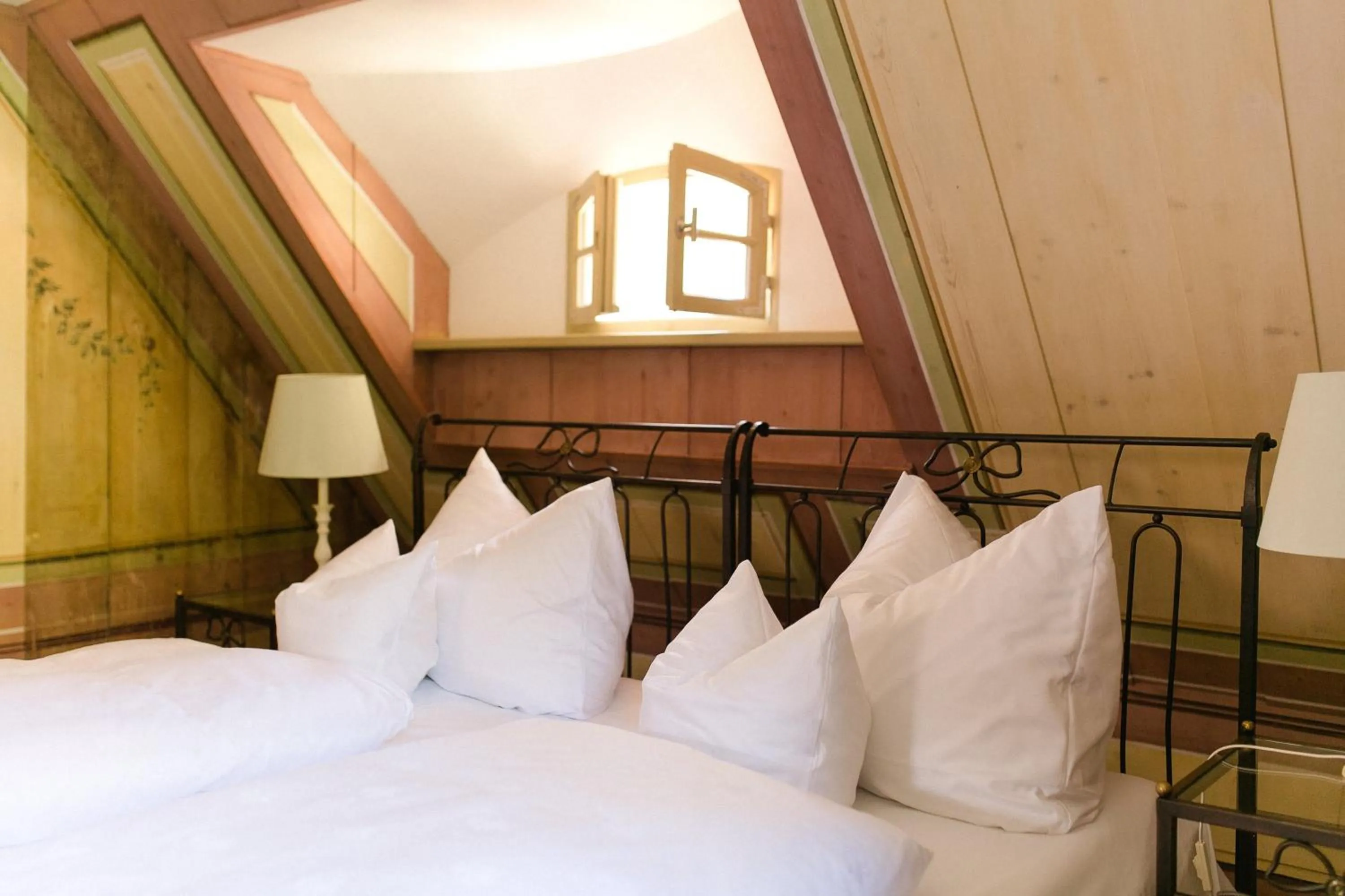 Bedroom, Bed in Villa Sorgenfrei und Restaurant Atelier Sanssouci