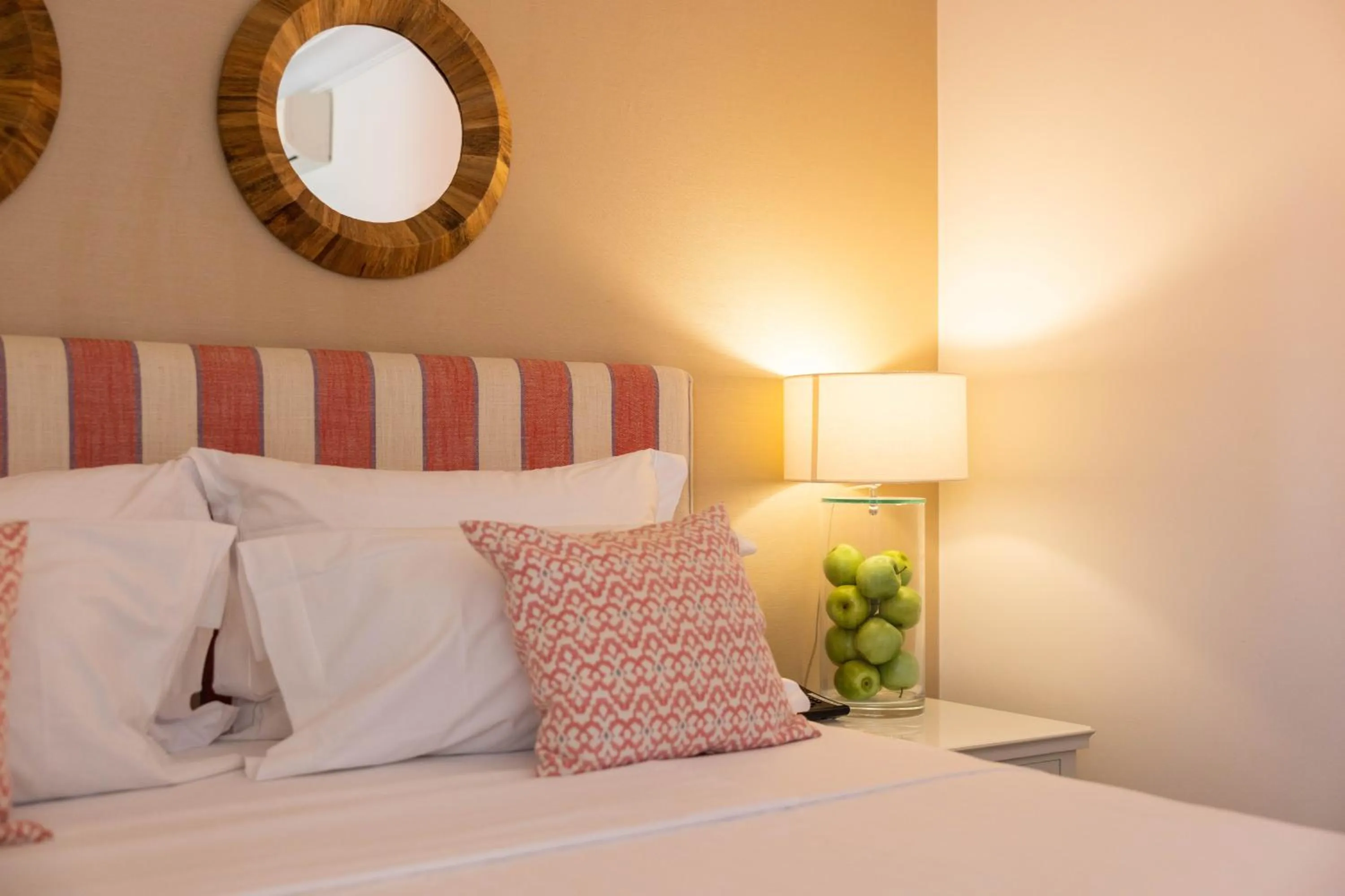 Photo of the whole room, Bed in Pousada de Sagres