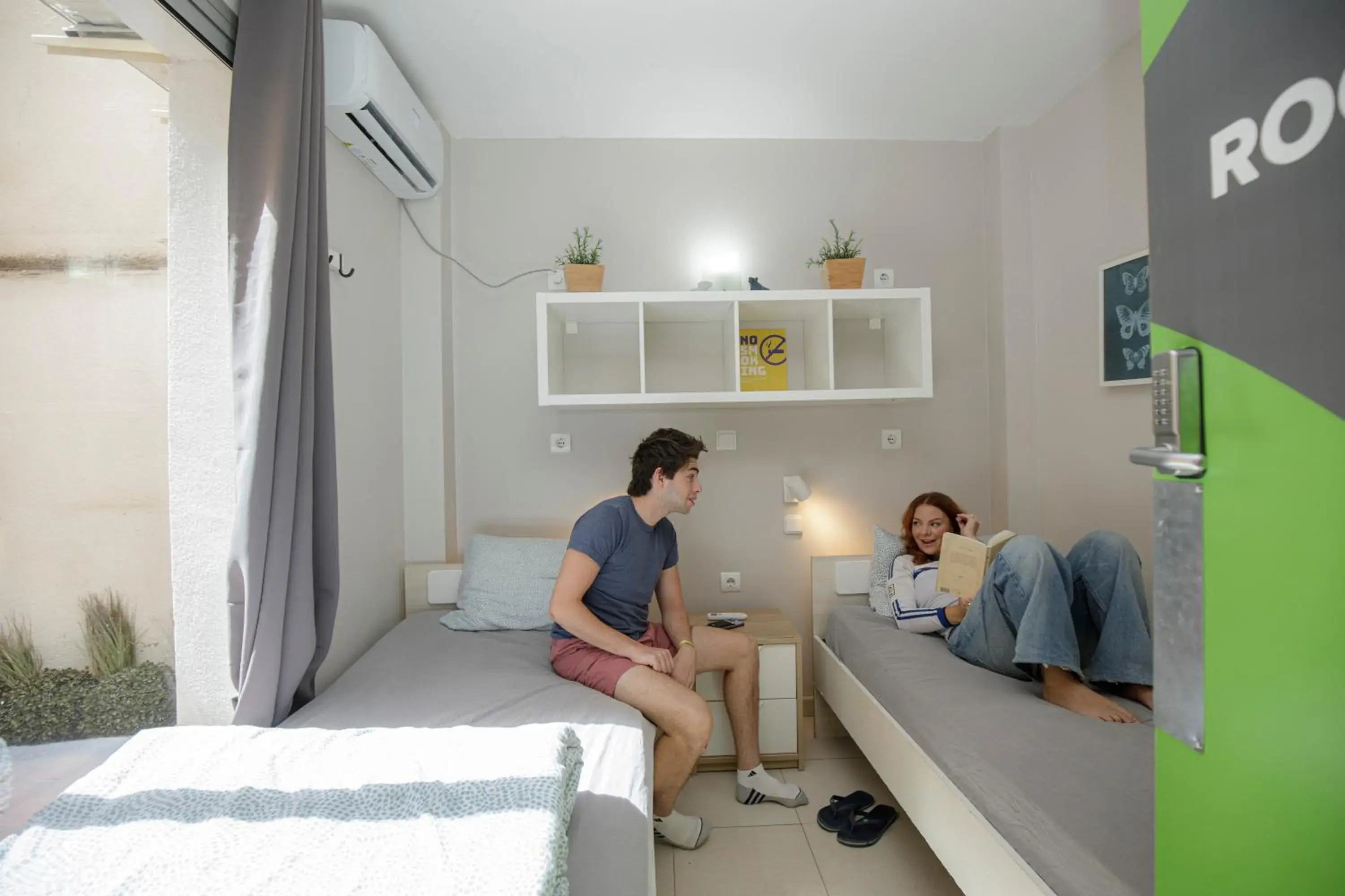 Twin Room with Shared Bathroom in Onefam Sants Twin Room with Shared Bathroom in Onefam Sants