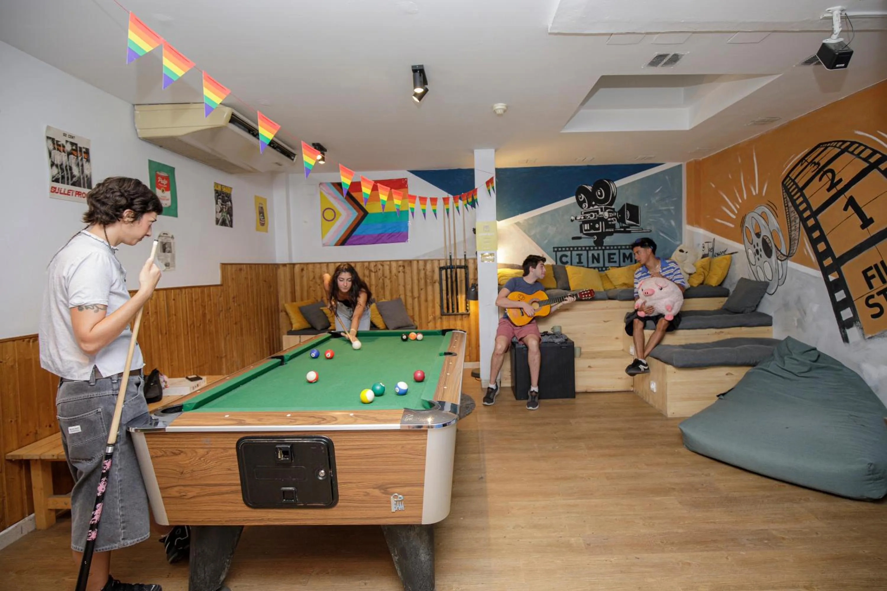 Communal lounge/ TV room in Onefam Sants