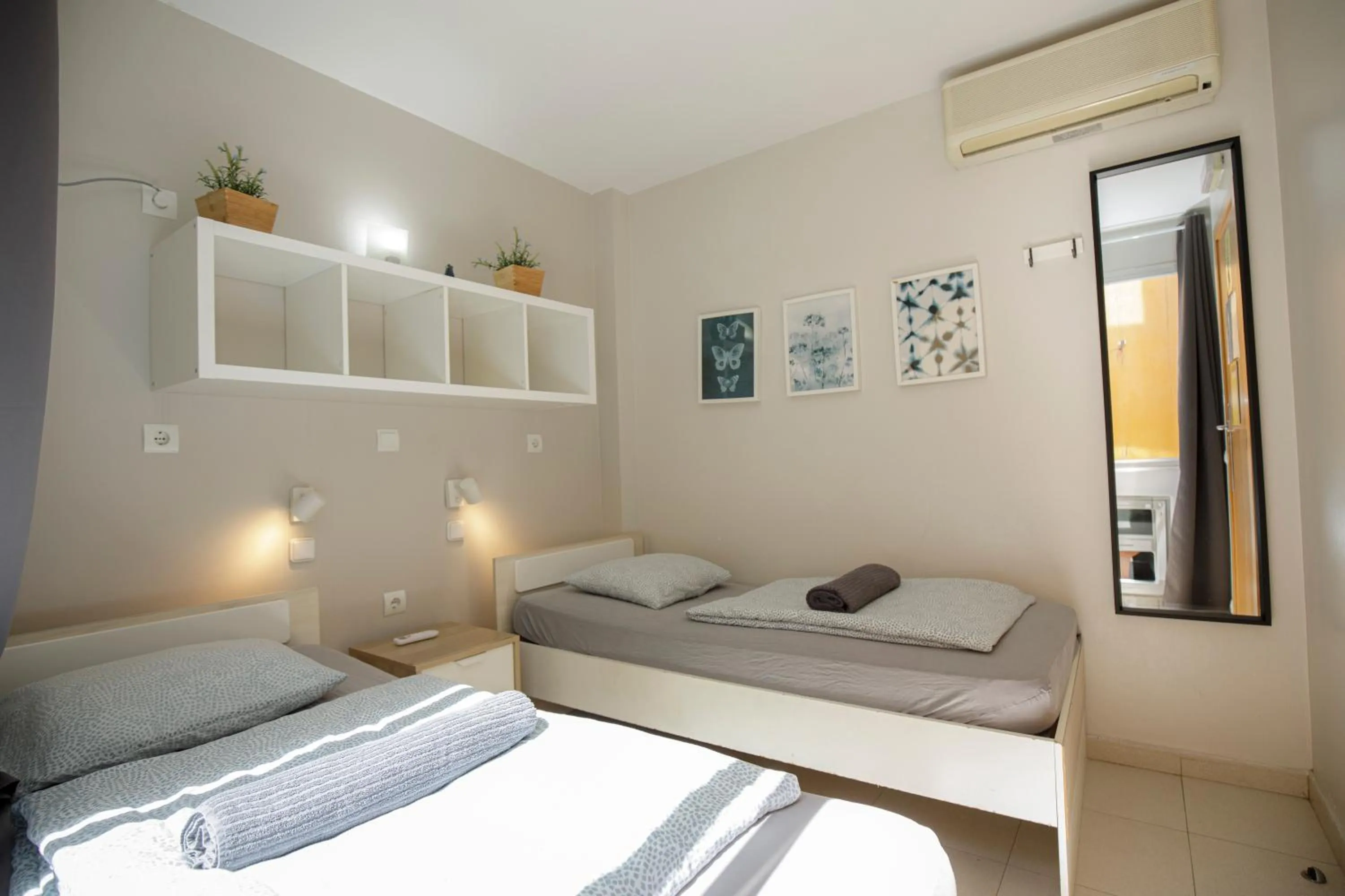 Photo of the whole room, Bed in Onefam Sants