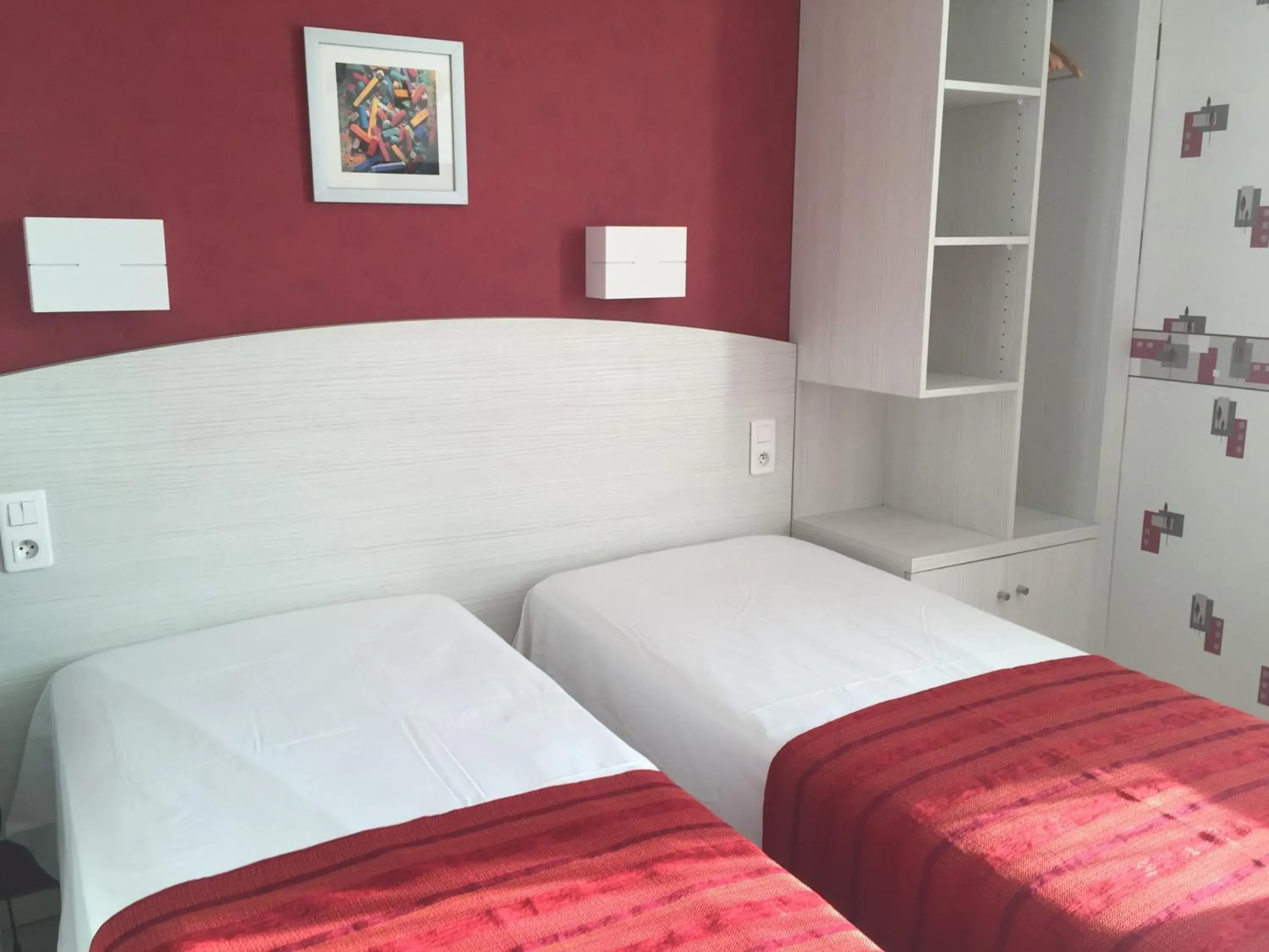 Twin Room in Logis Hôtel Restaurant Cazes Arazat Twin Room in Logis Hôtel Restaurant Cazes Arazat