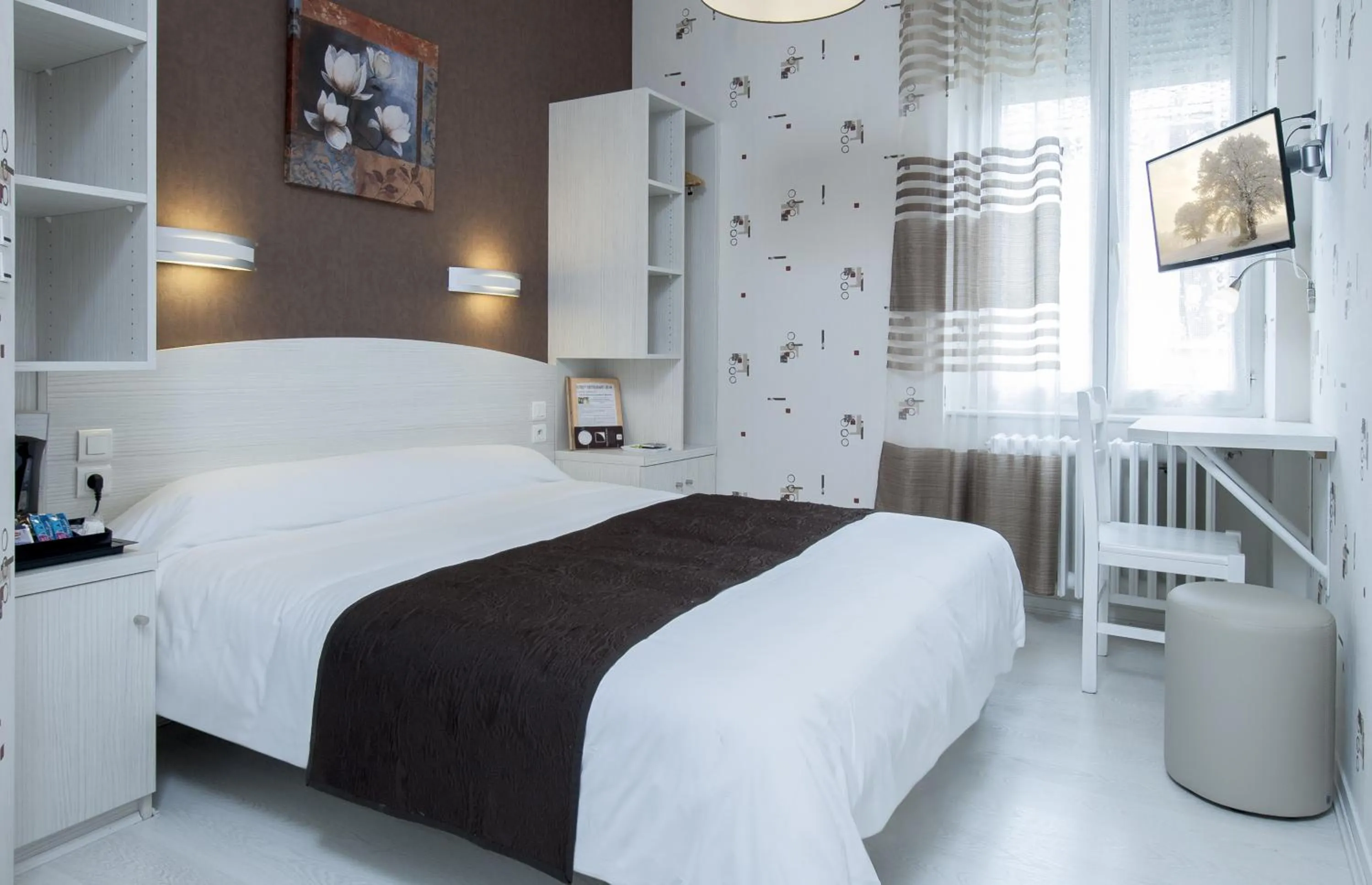 Photo of the whole room, Bed in Logis Hôtel Restaurant Cazes Arazat