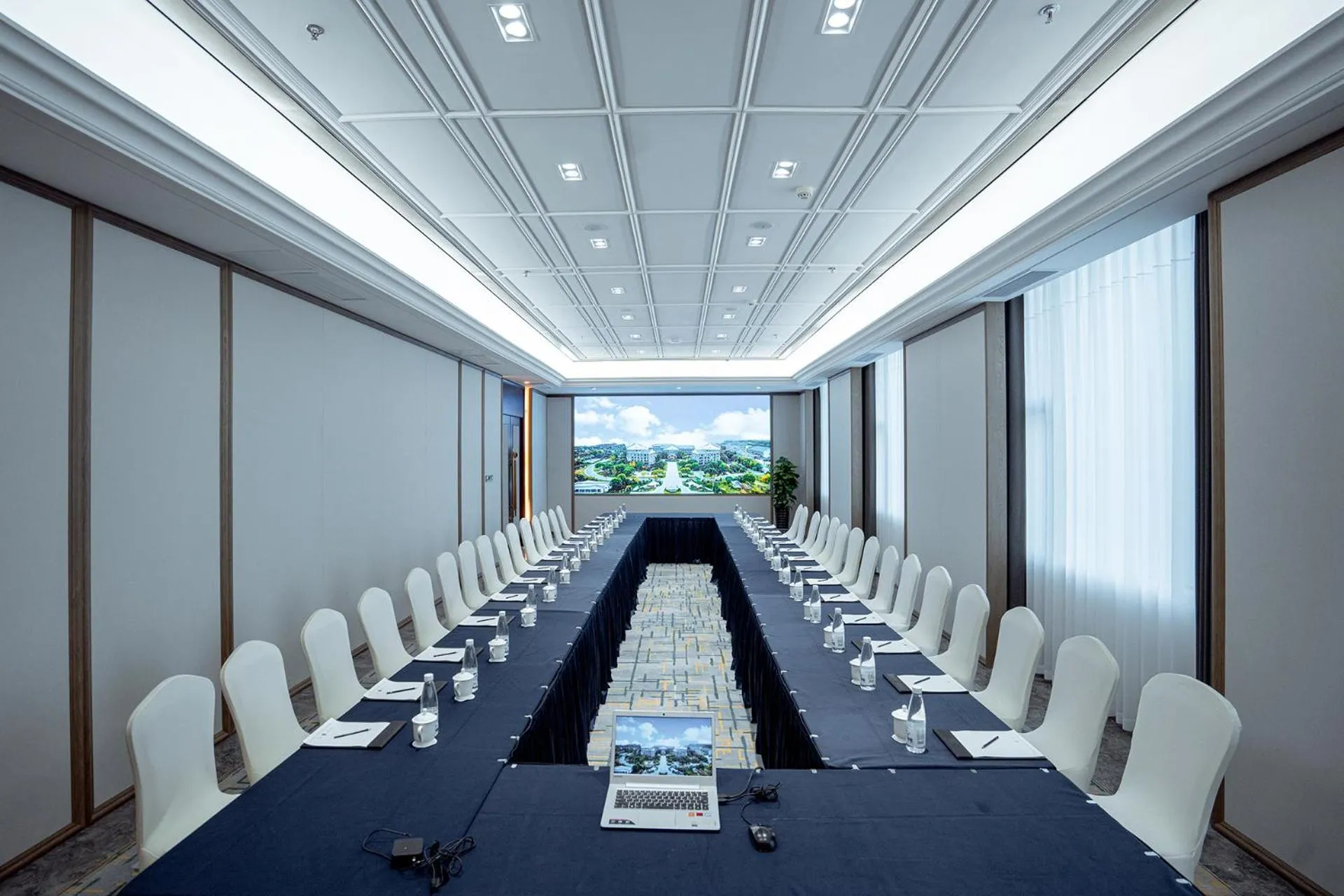 Meeting/conference room in Yancheng Shuicheng Hotel