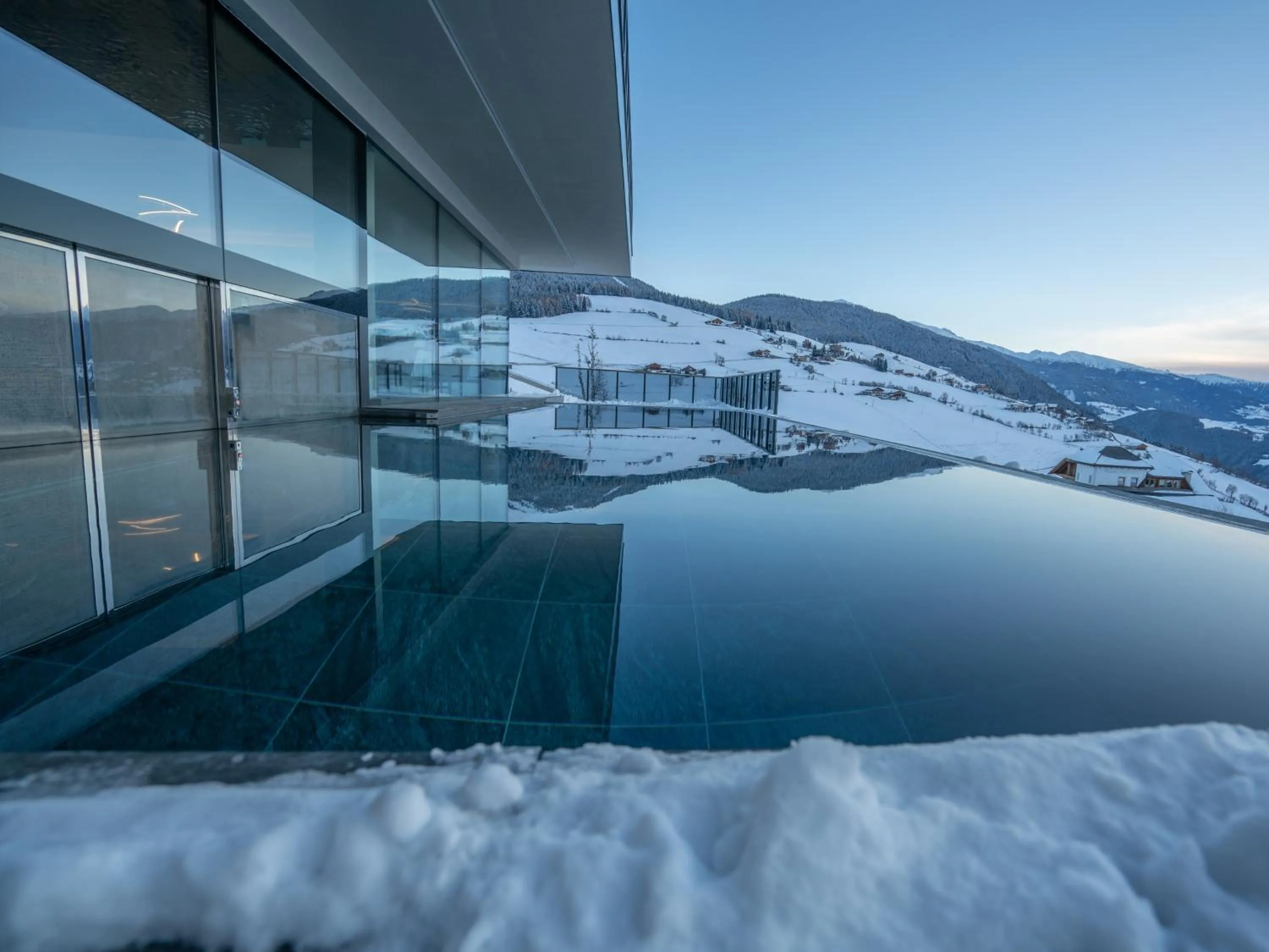 Winter in Hotel Purvita - Ski In Ski Out - Infinity Pool