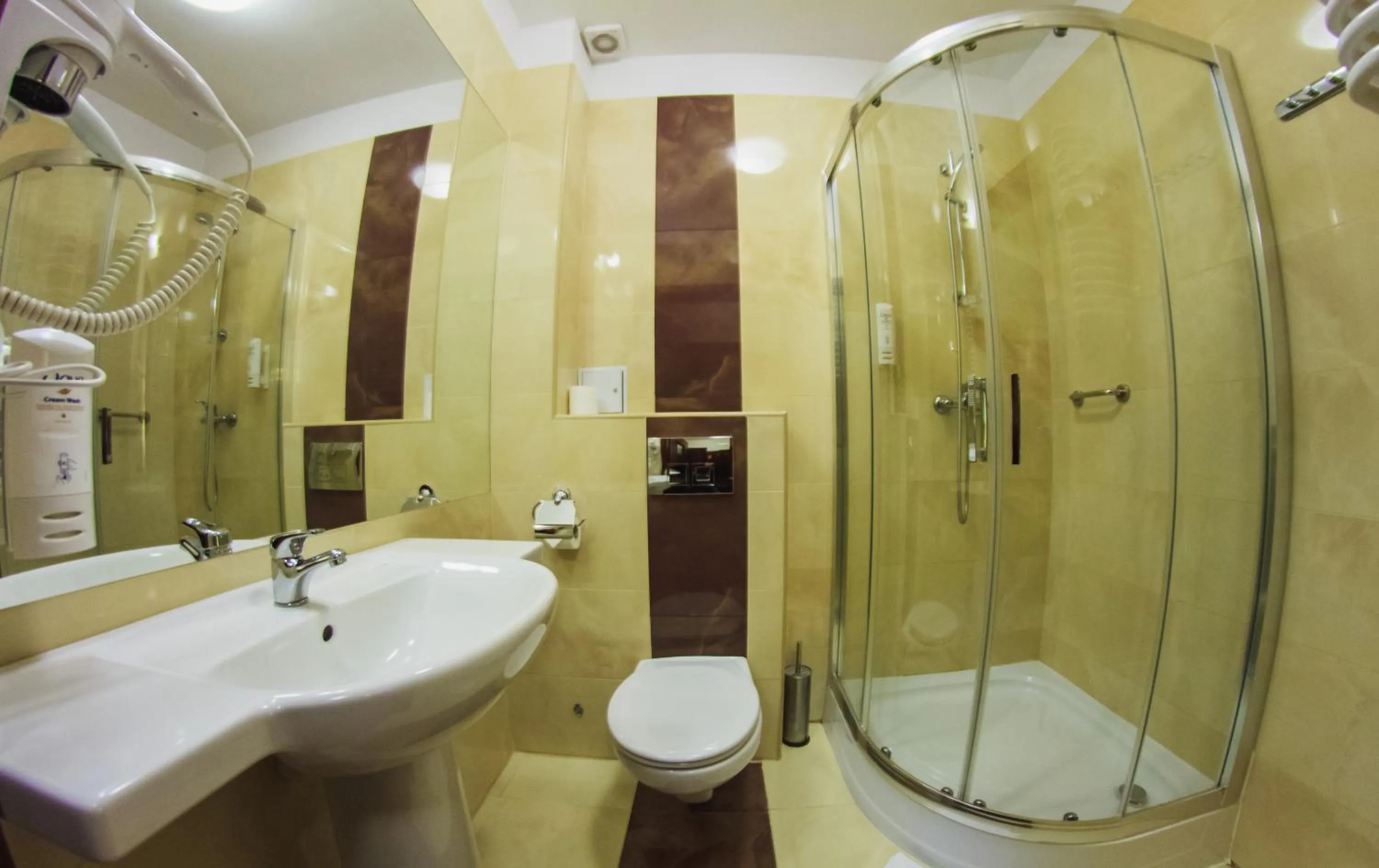 Photo of the whole room in Hotel Pikul