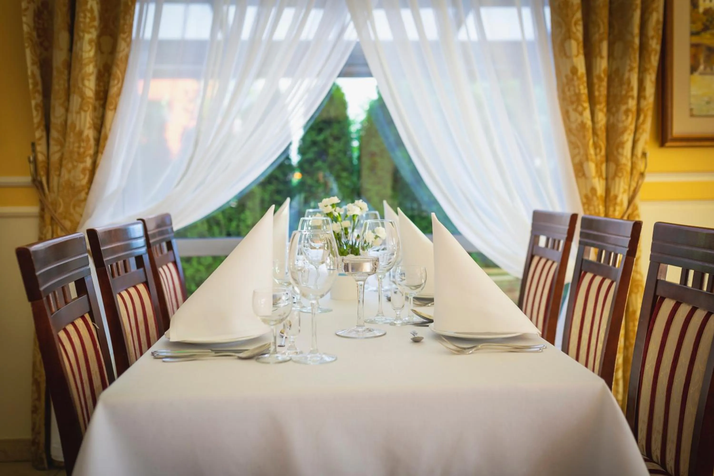 Restaurant/places to eat in Hotel Pikul