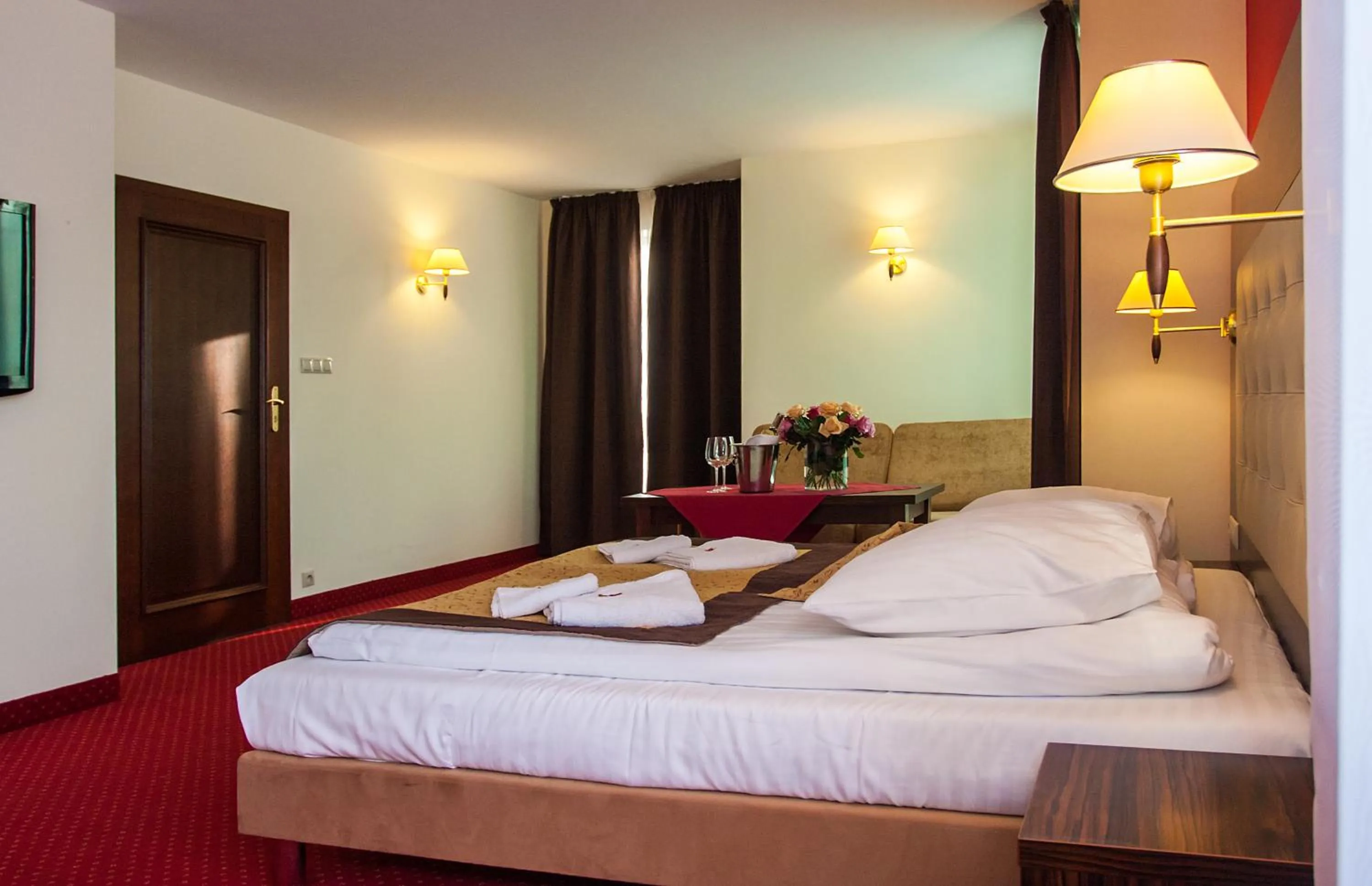 Photo of the whole room, Bed in Hotel Pikul