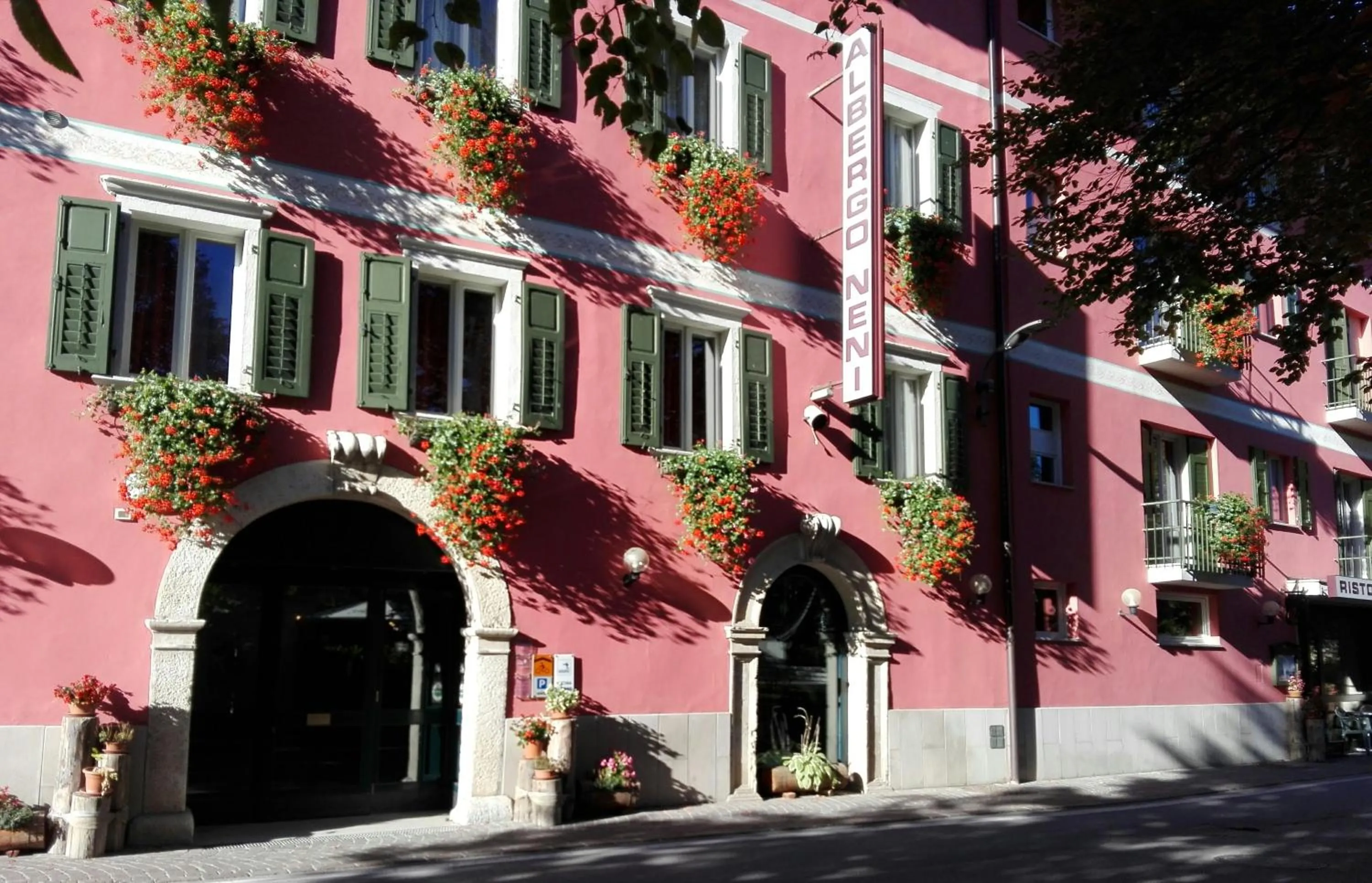 Facade/entrance in Albergo Neni