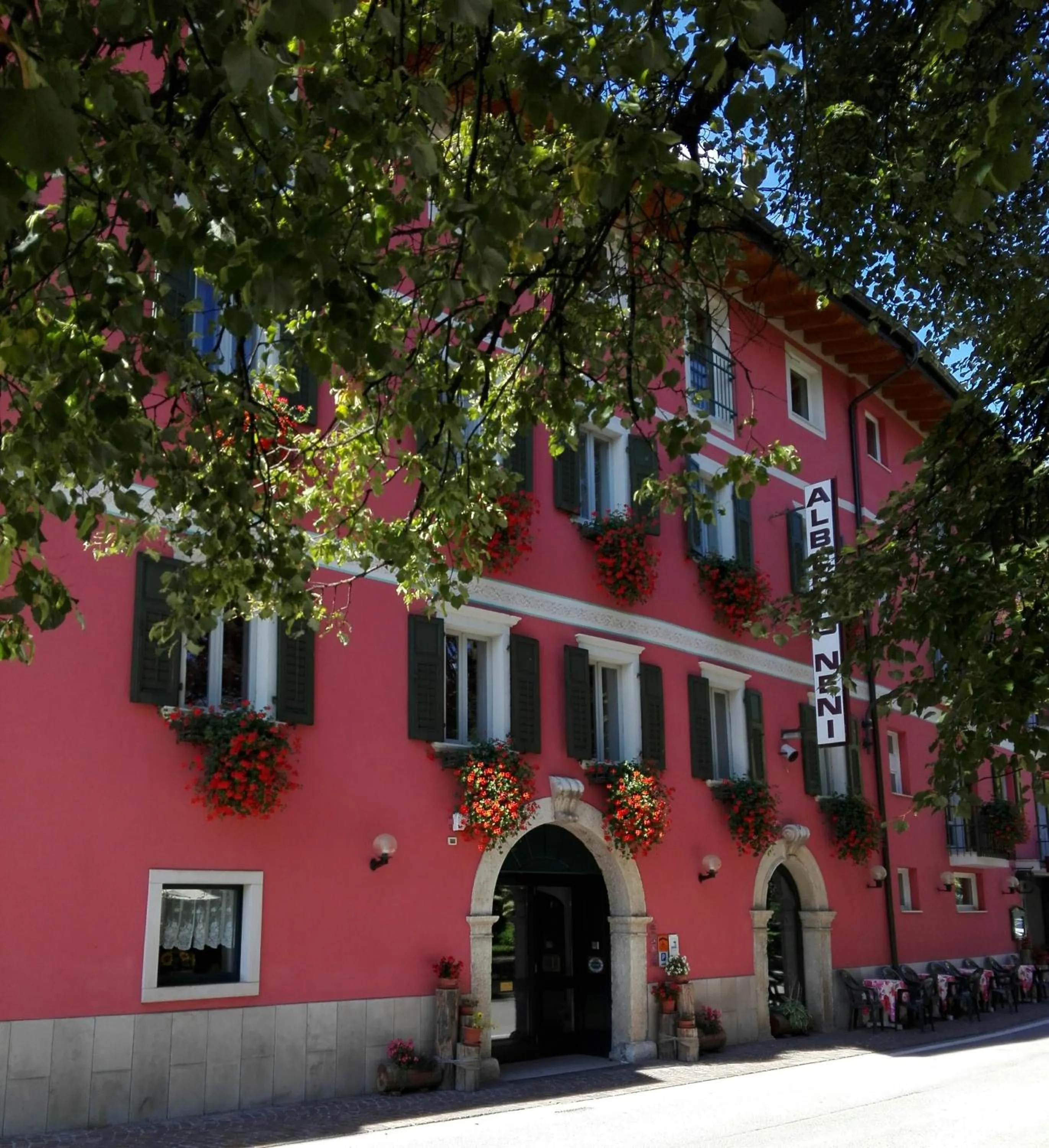 Property building in Albergo Neni