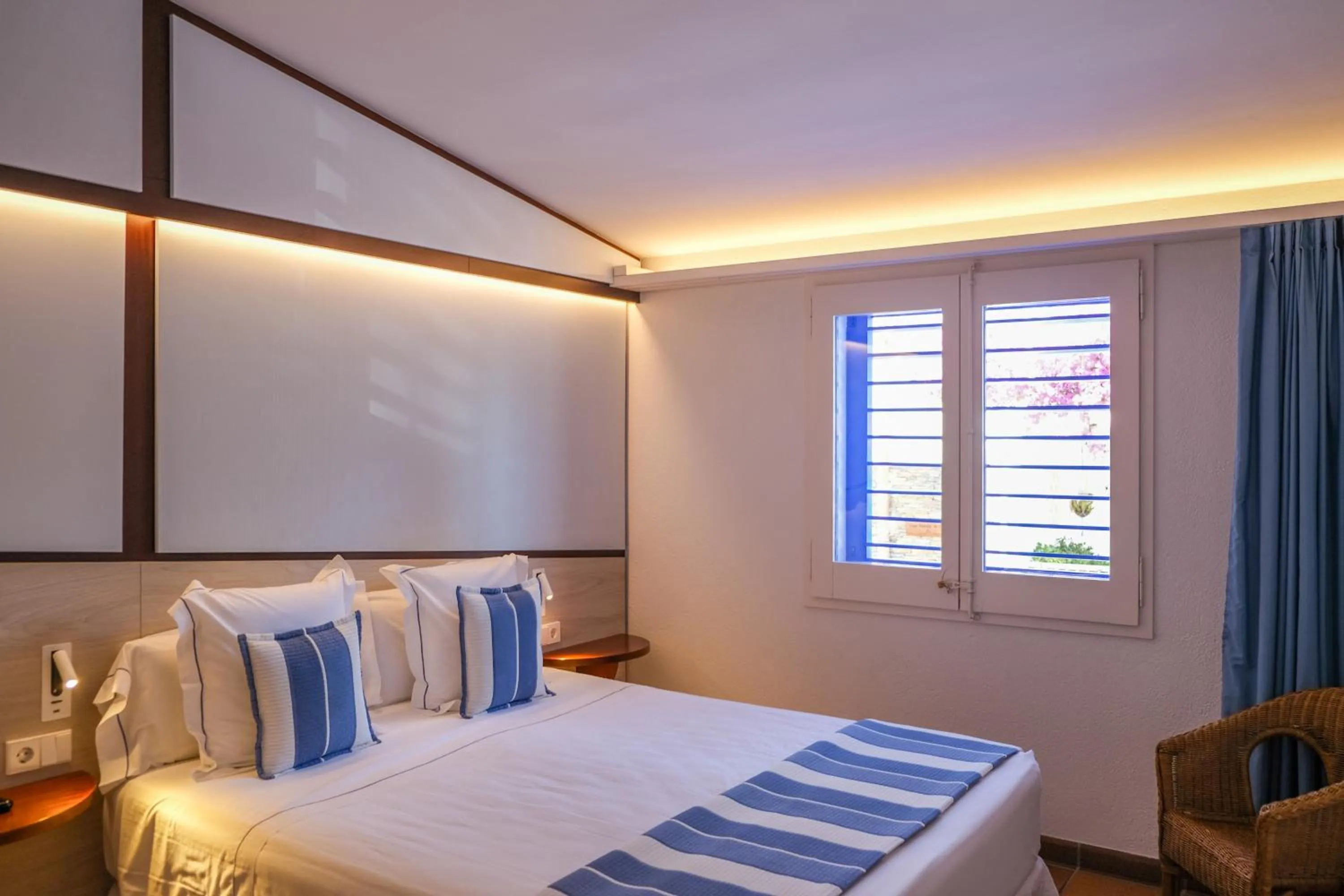 Bed in Hotel Blaumar Cadaqués by Fimedhotels