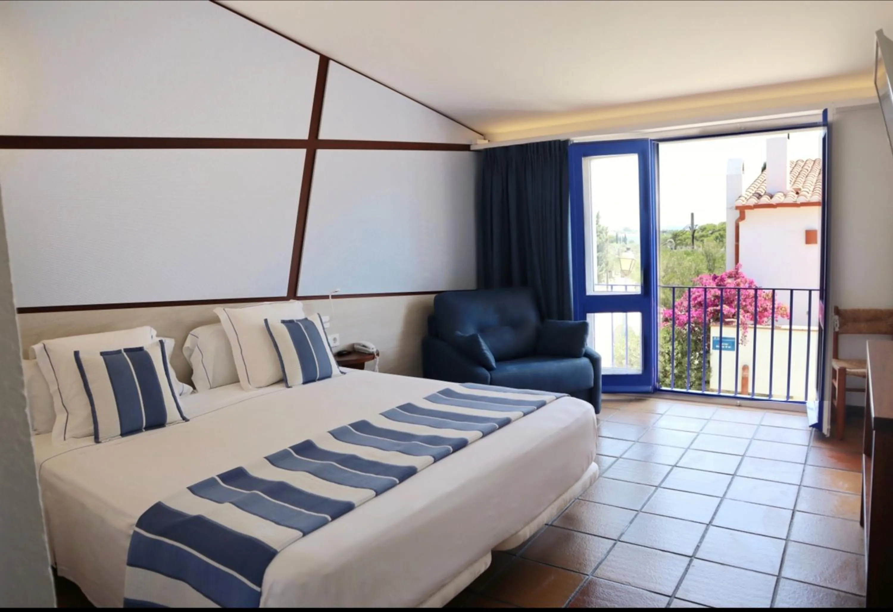 Bed in Hotel Blaumar Cadaqués by Fimedhotels