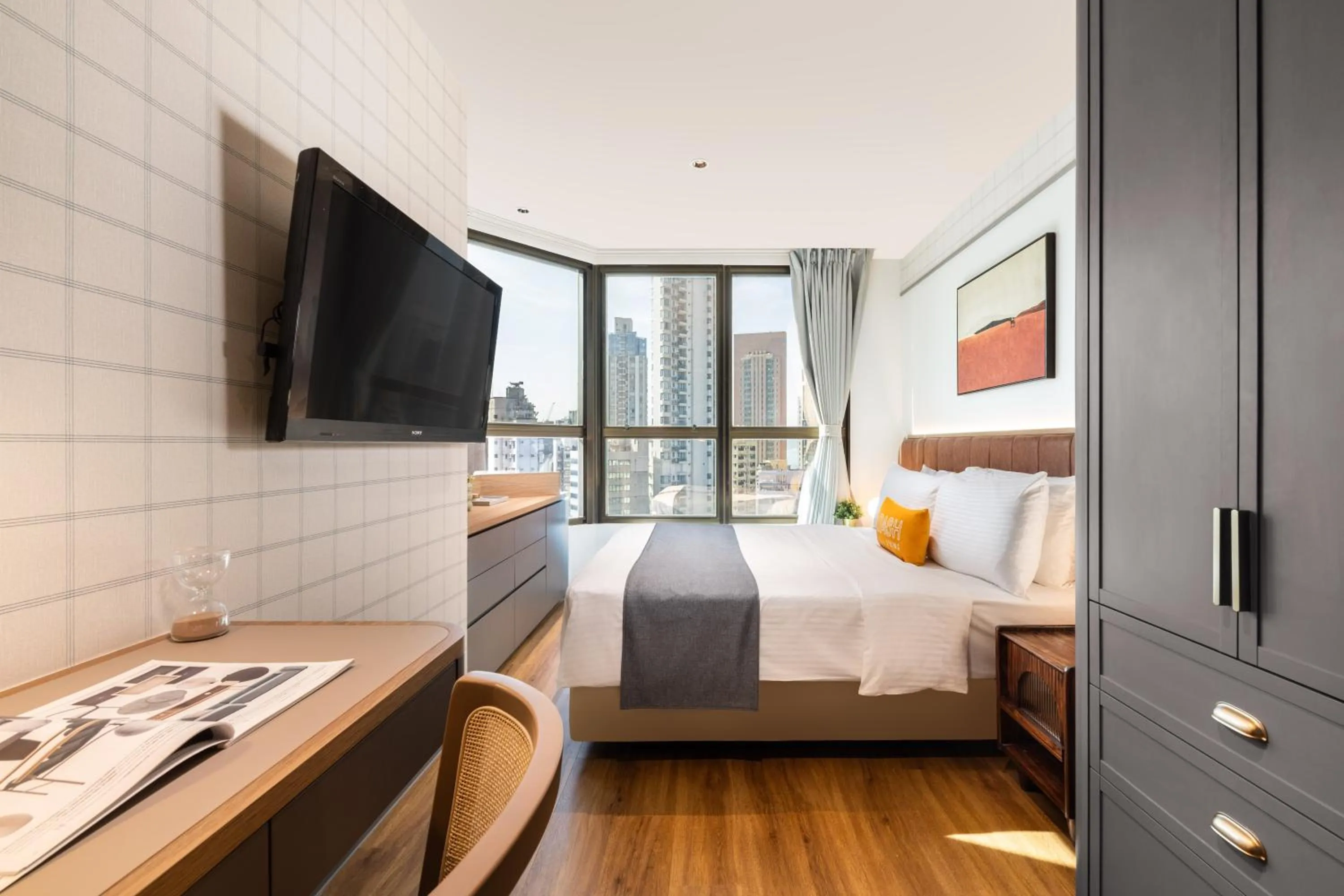 Bed in Dash Living on Hollywood