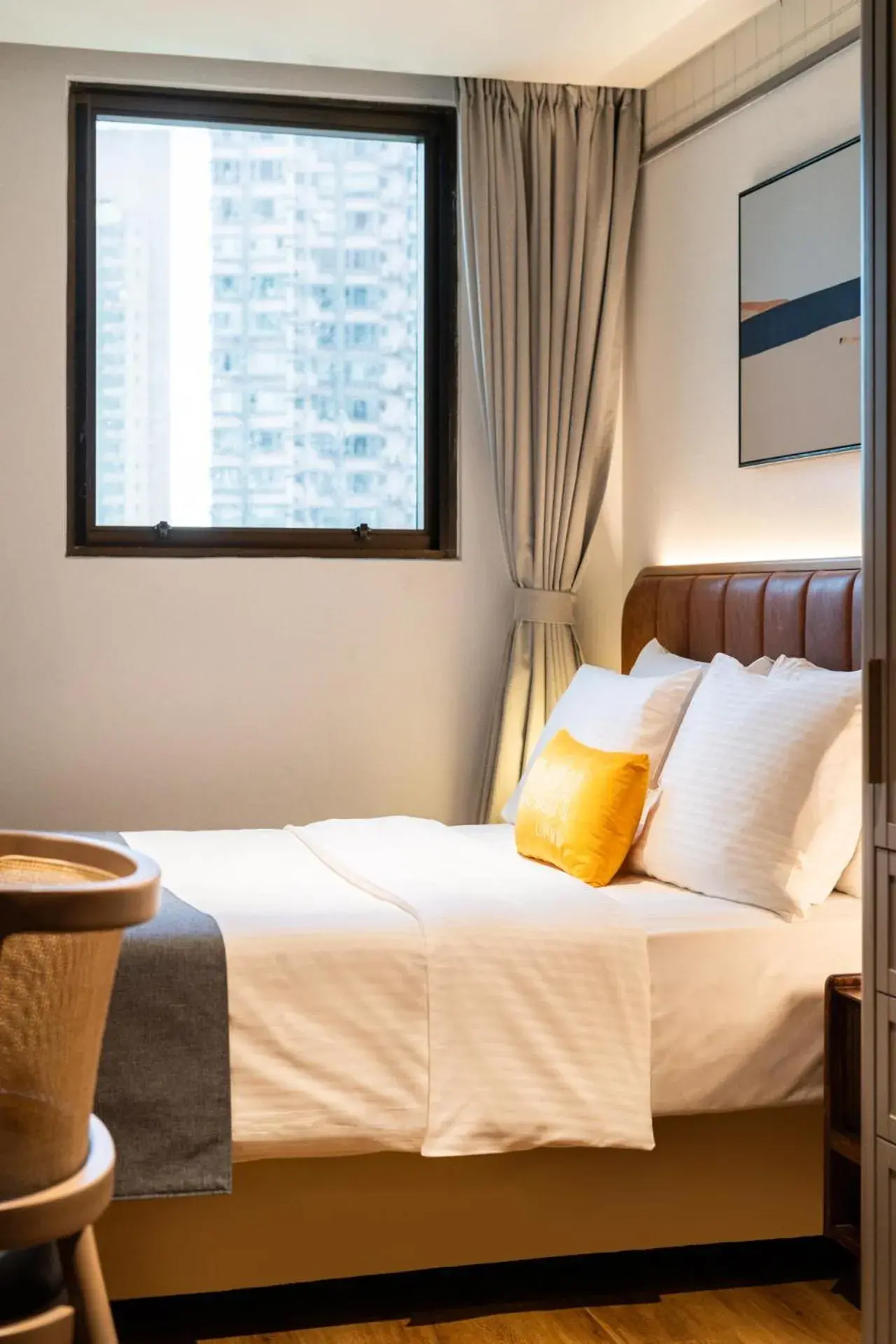 Superior Queen Room - High Floor in Dash Living on Hollywood Superior Queen Room - High Floor in Dash Living on Hollywood