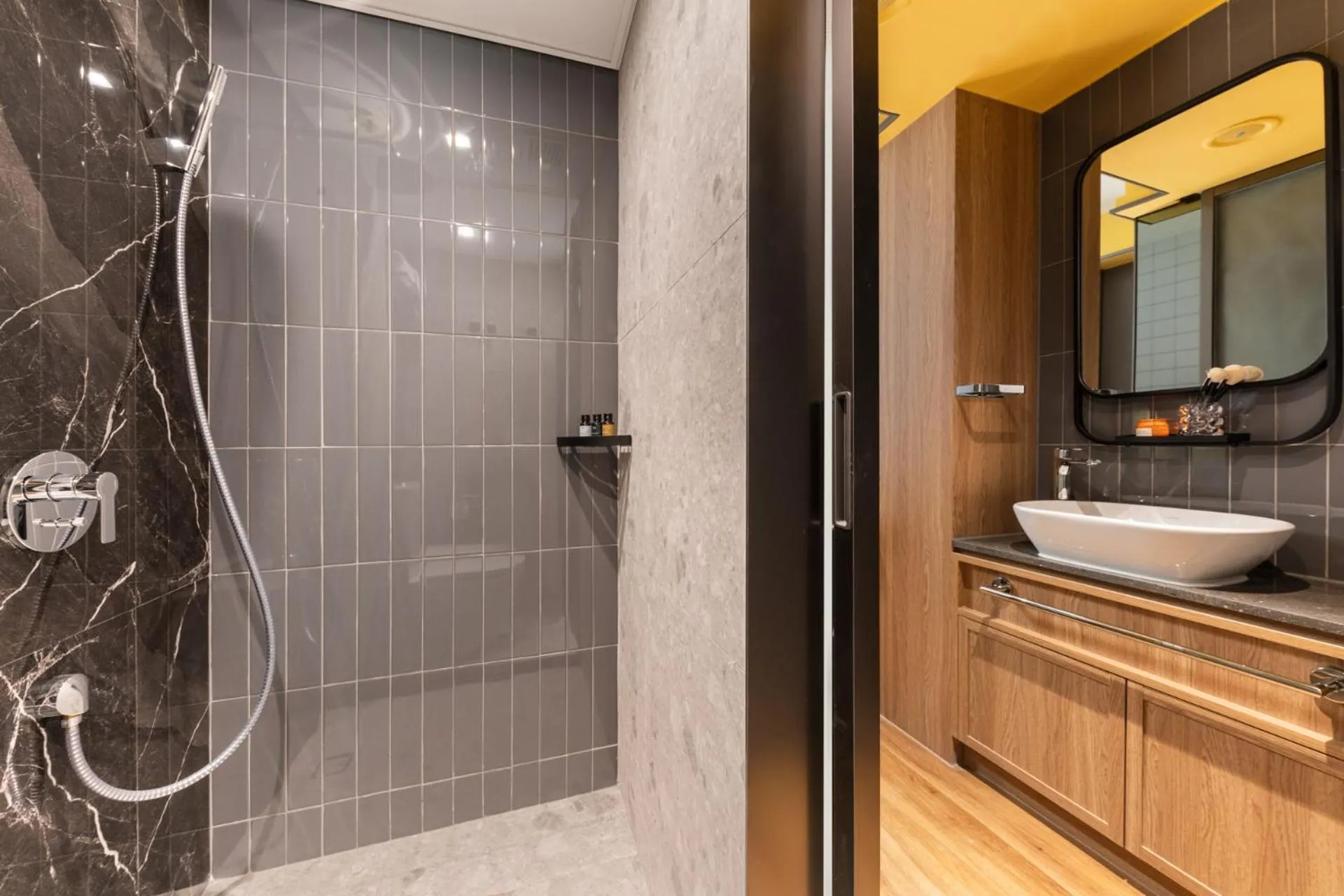 Shower in Dash Living on Hollywood