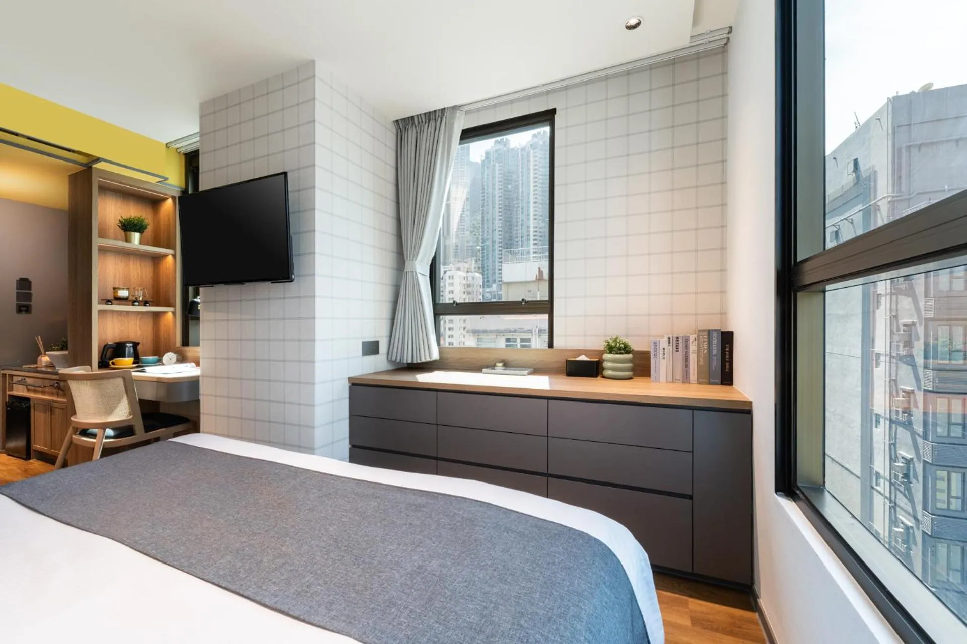 Bed in Dash Living on Hollywood