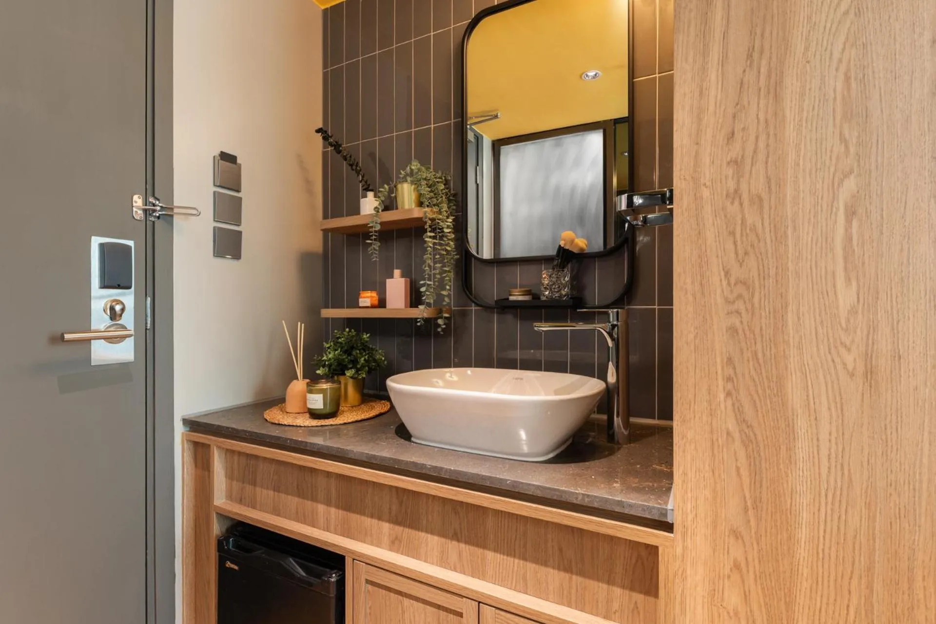 Bedroom in Dash Living on Hollywood