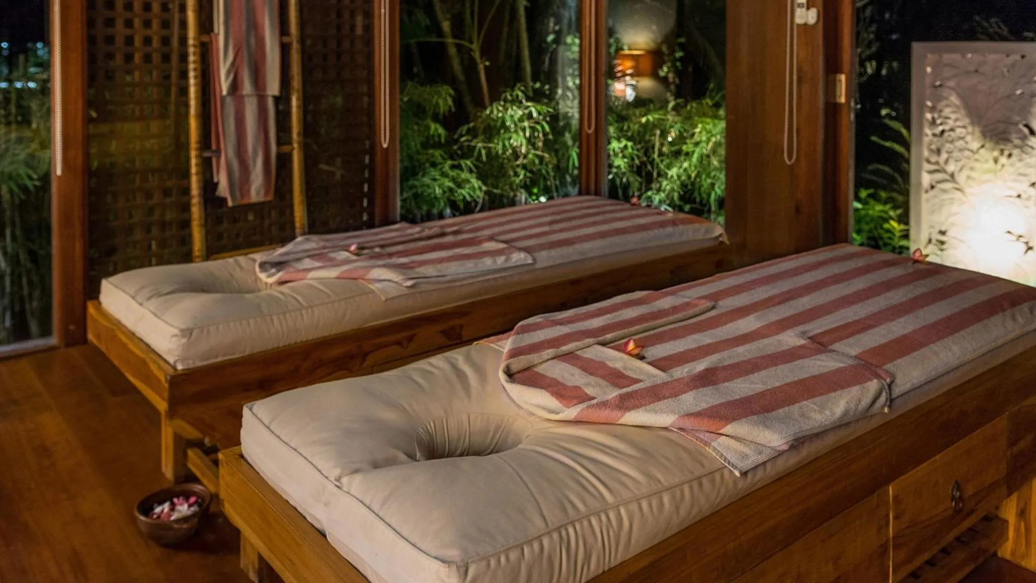 Photo of the whole room, Bed in The Anandita by Elite Havens