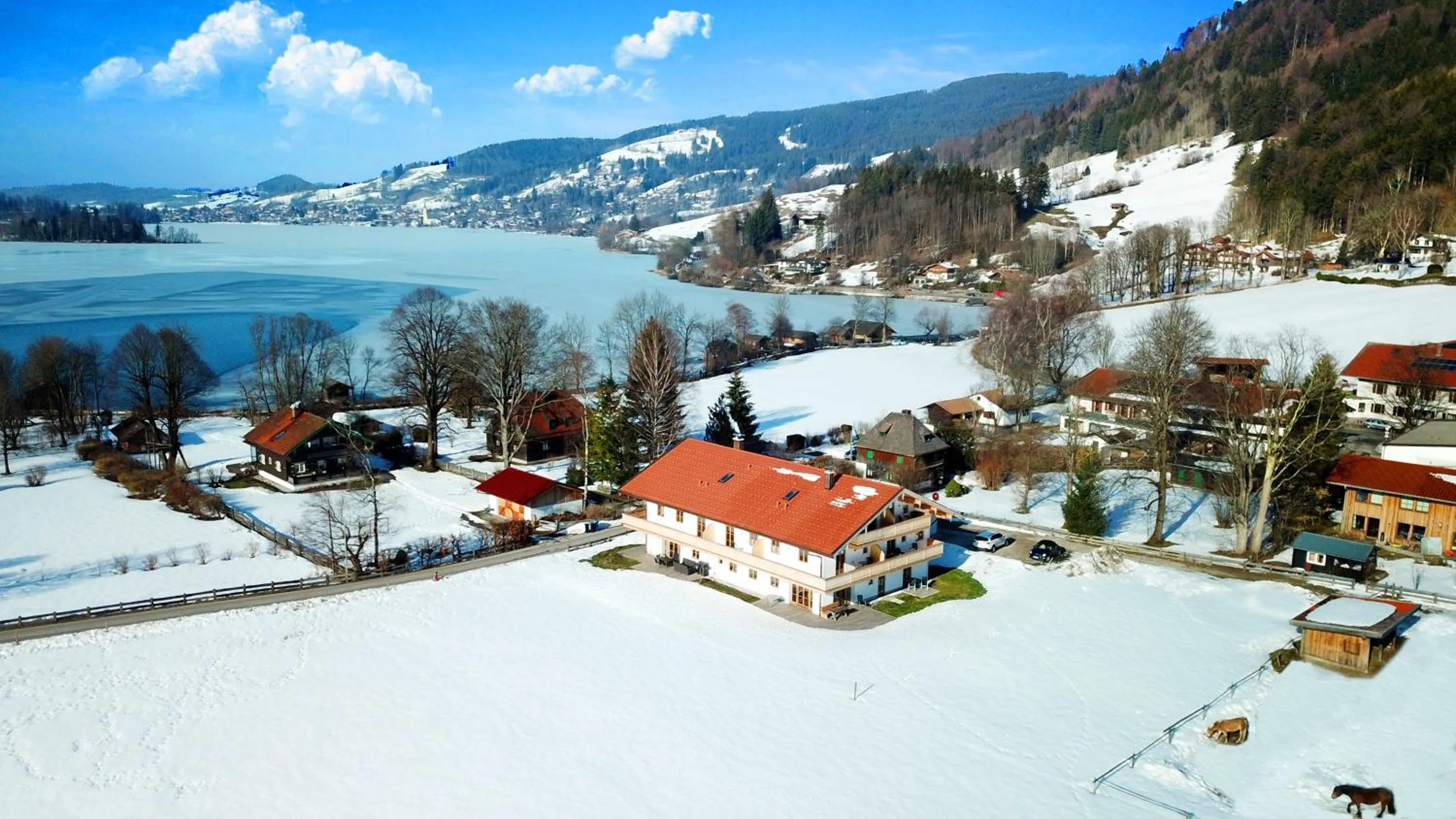 Bird's eye view in s´Quartier am Schliersee