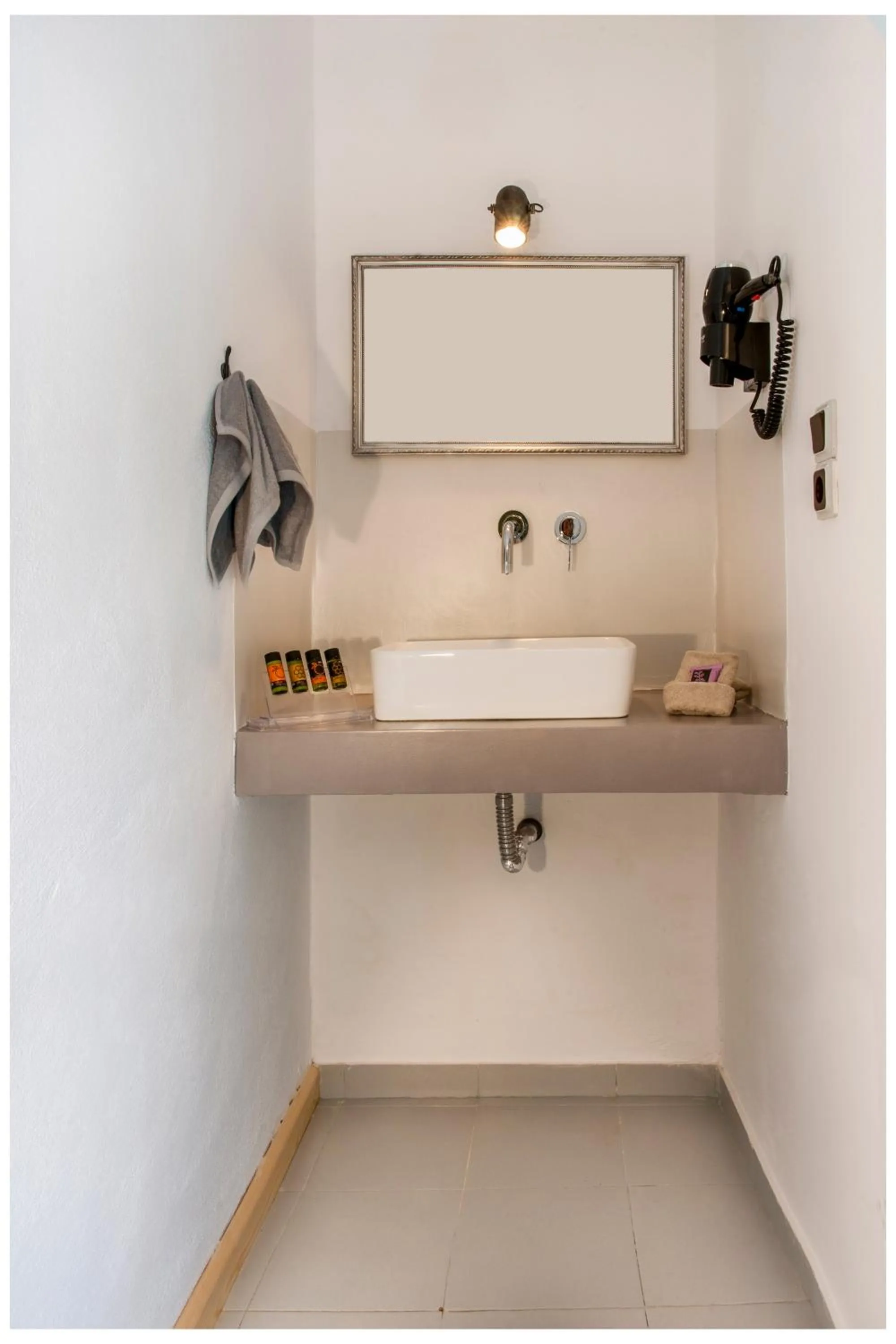 Bathroom in Tree of Life Art Hotel