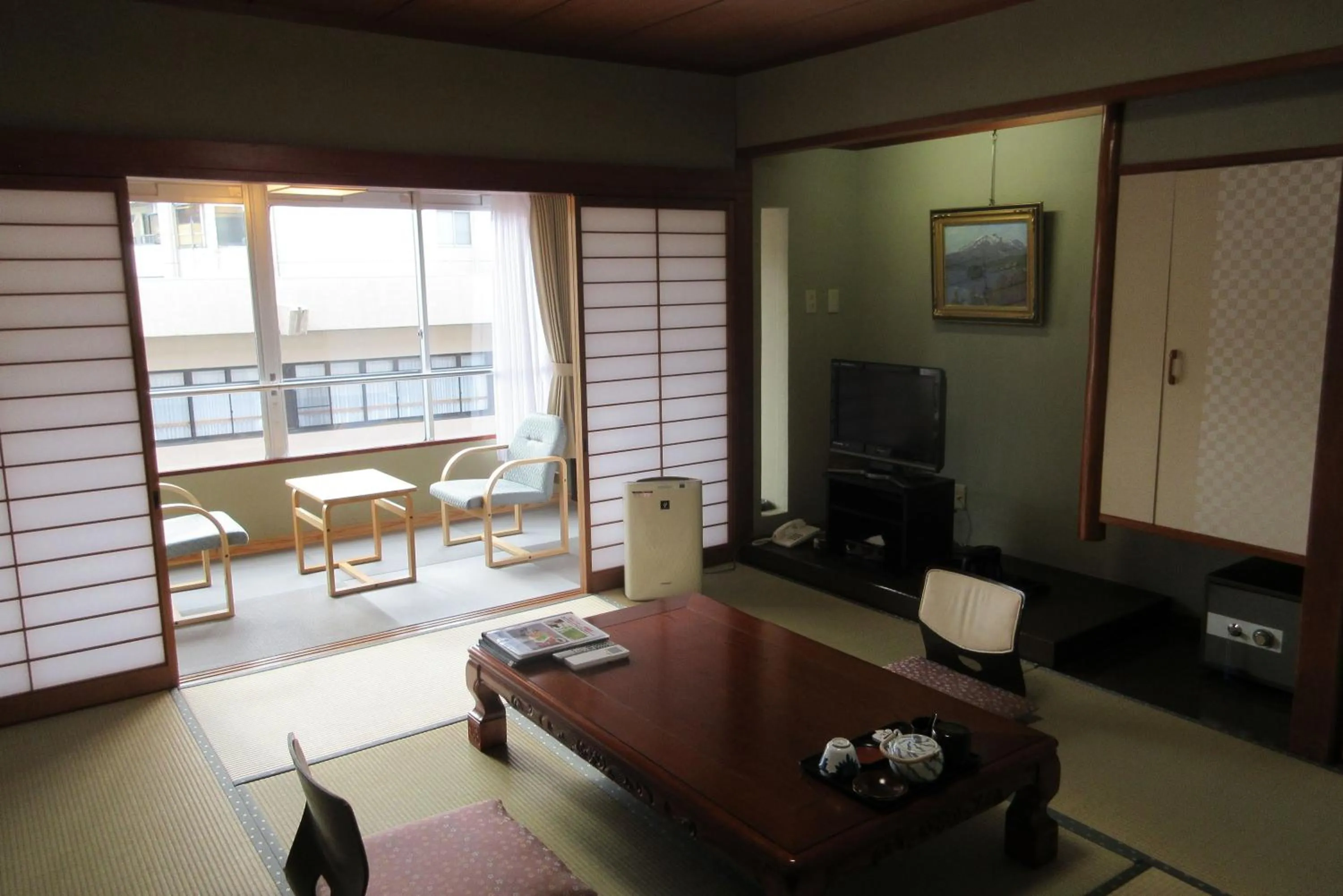 Photo of the whole room in Asagiriso