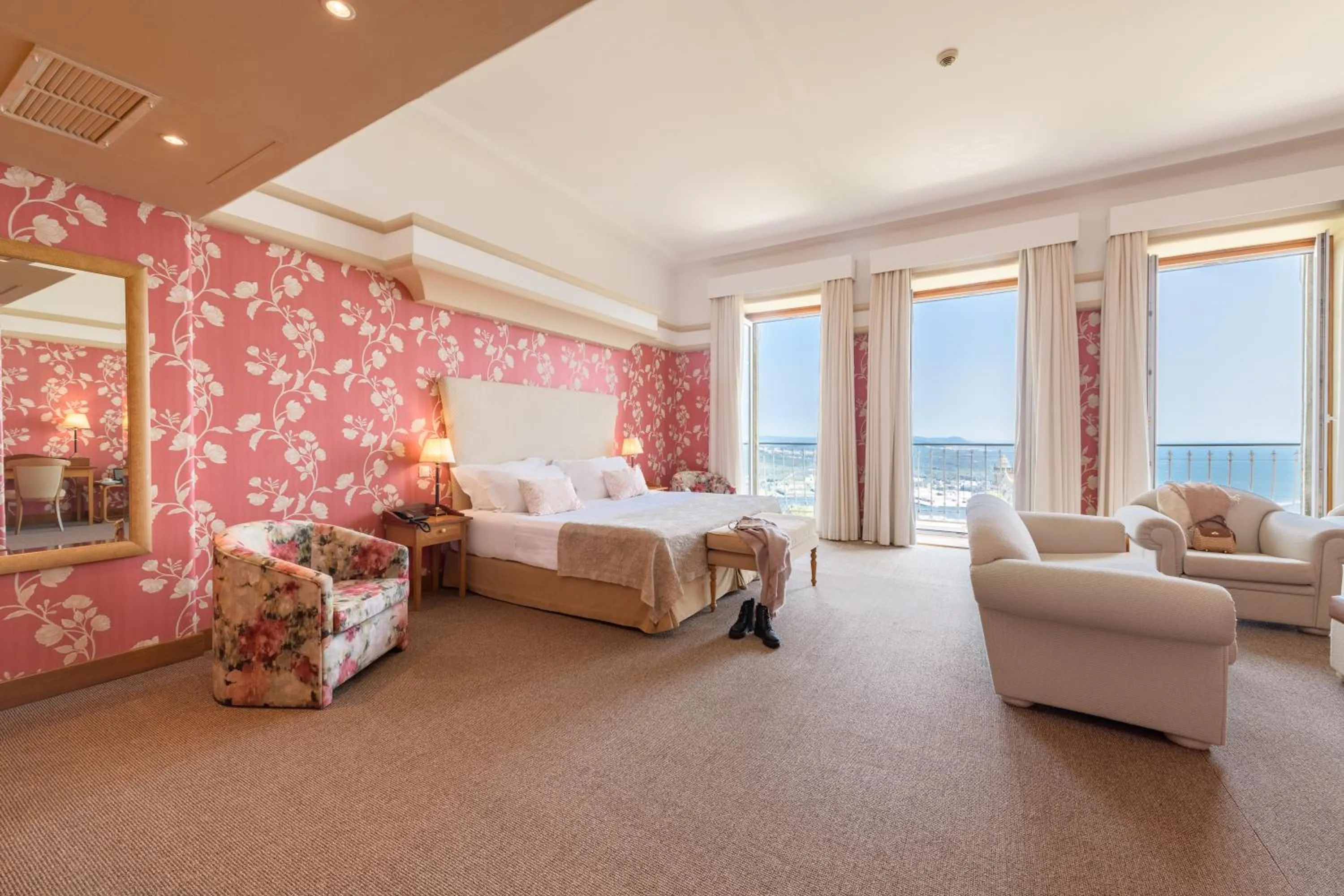 Photo of the whole room, Bed in Pousada de Viana do Castelo