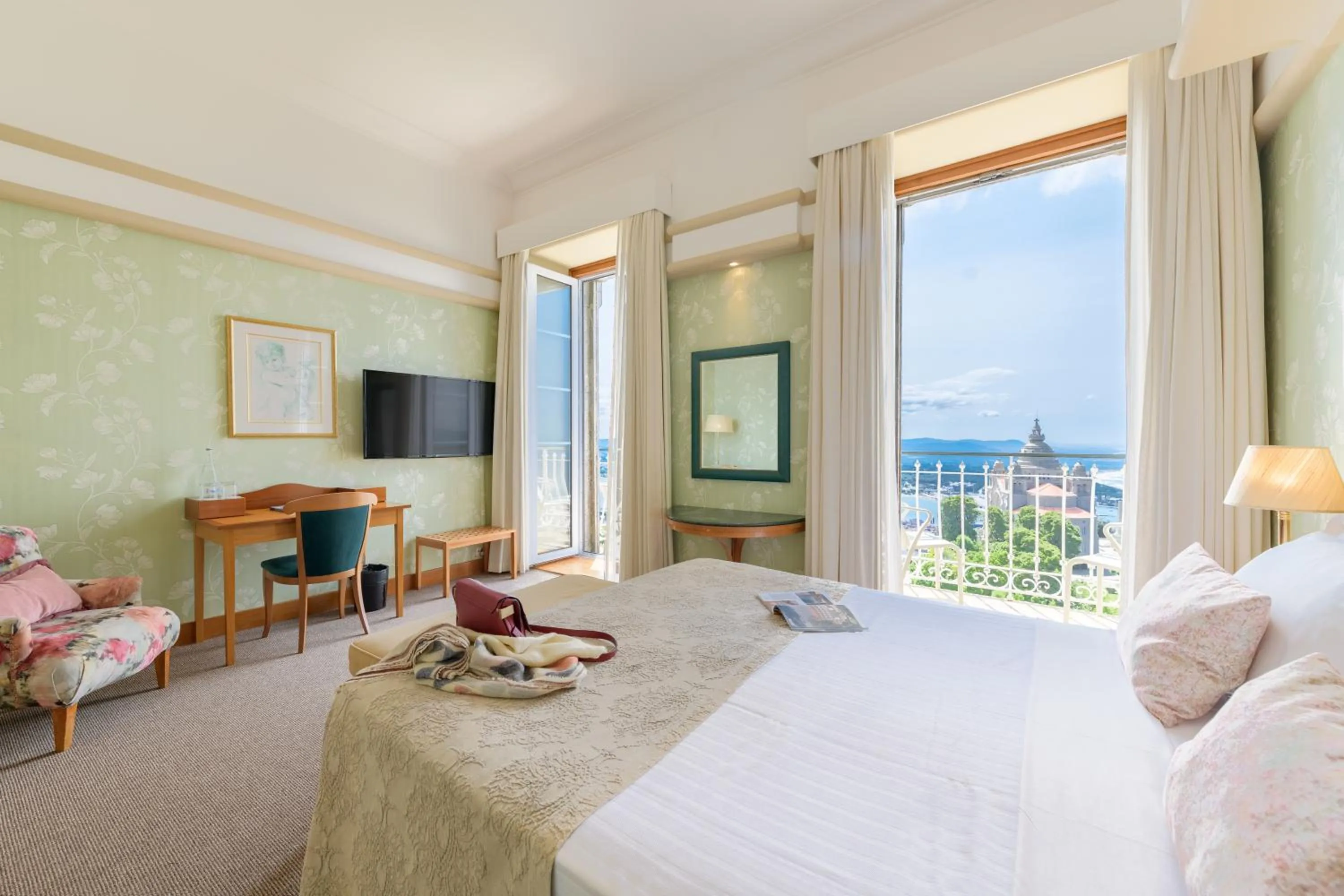 Photo of the whole room, Bed in Pousada de Viana do Castelo