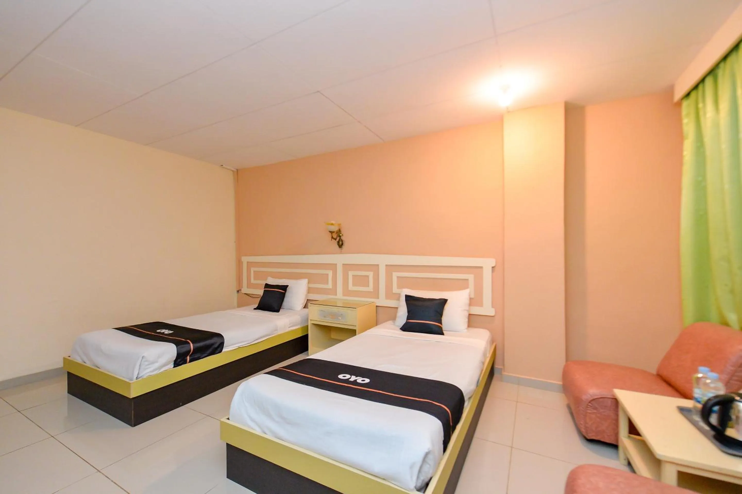 Bedroom in OYO 2487 Sampurna Jaya Hotel