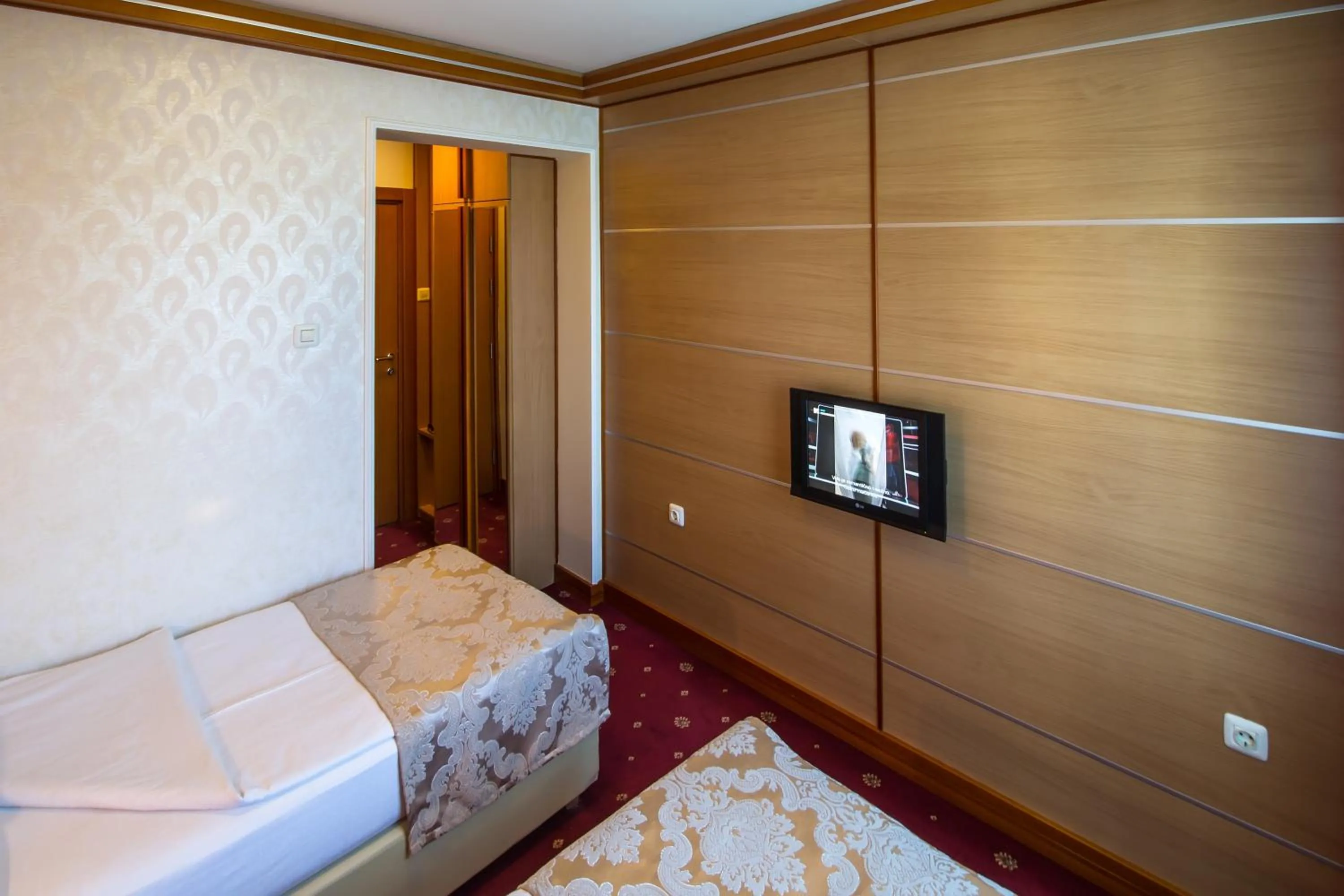 Property building, Bed in Hotel Cezar Banja Luka