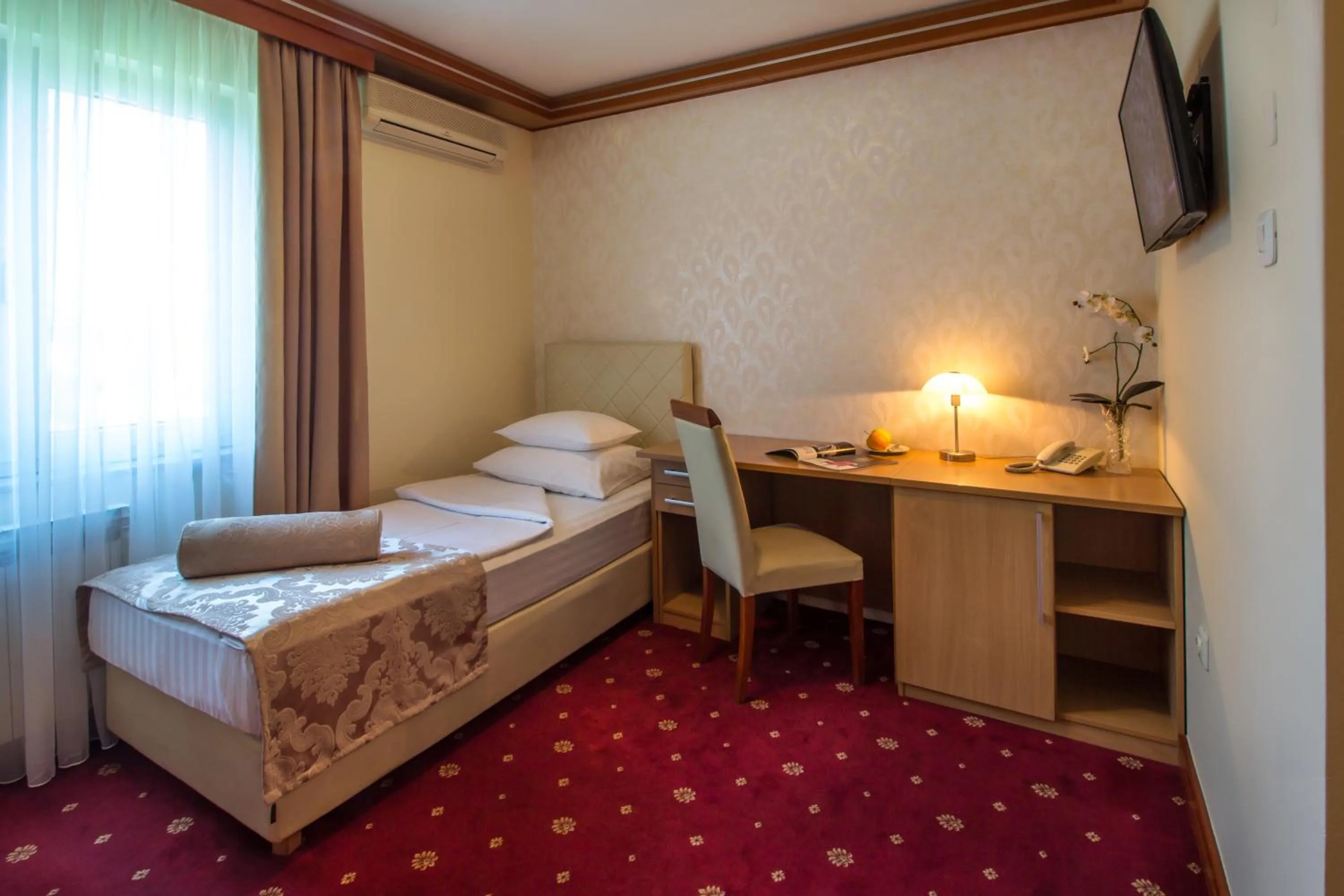 Property building, Bed in Hotel Cezar Banja Luka