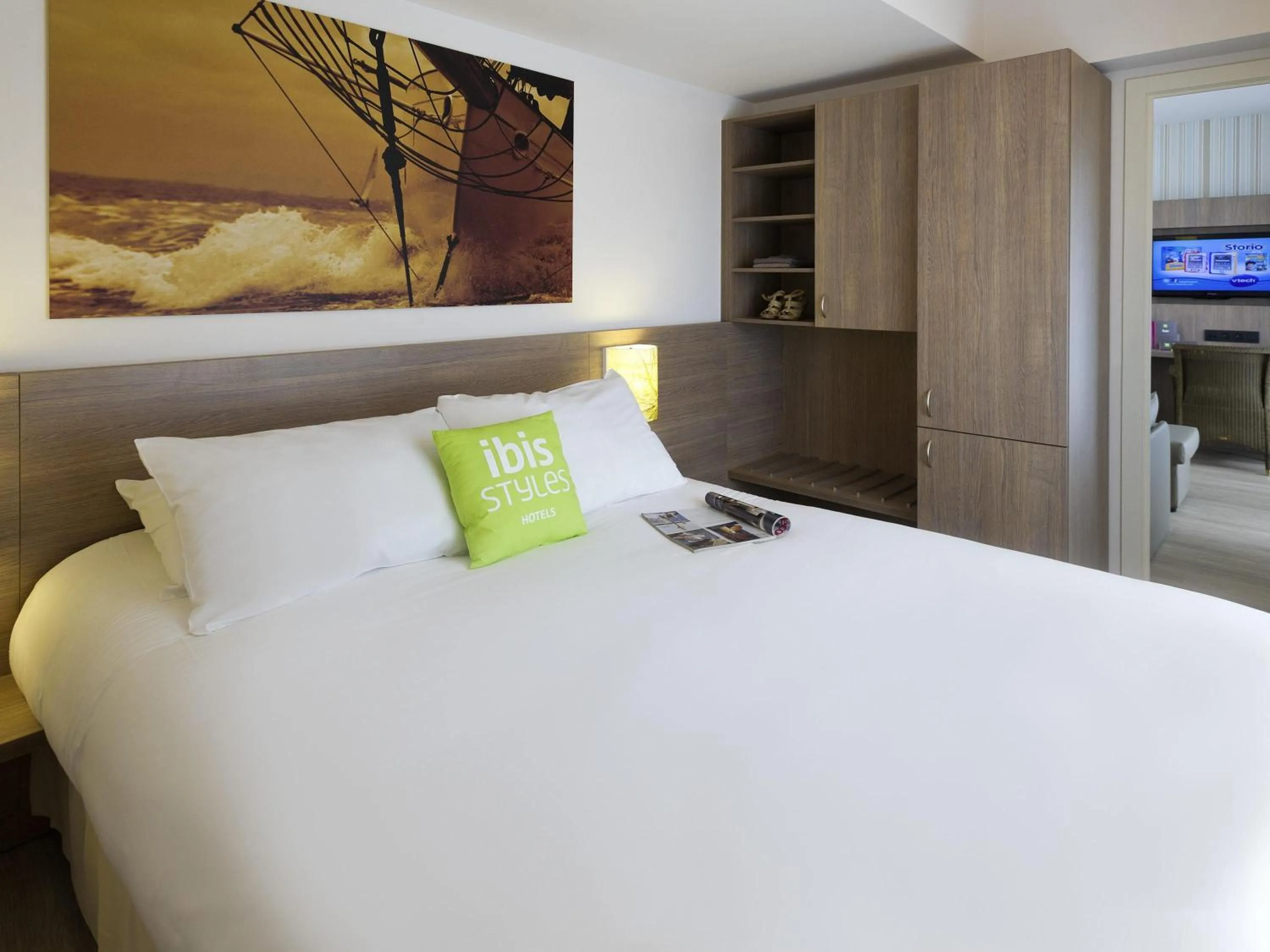 Bedroom, Bed in ibis Styles Zeebrugge