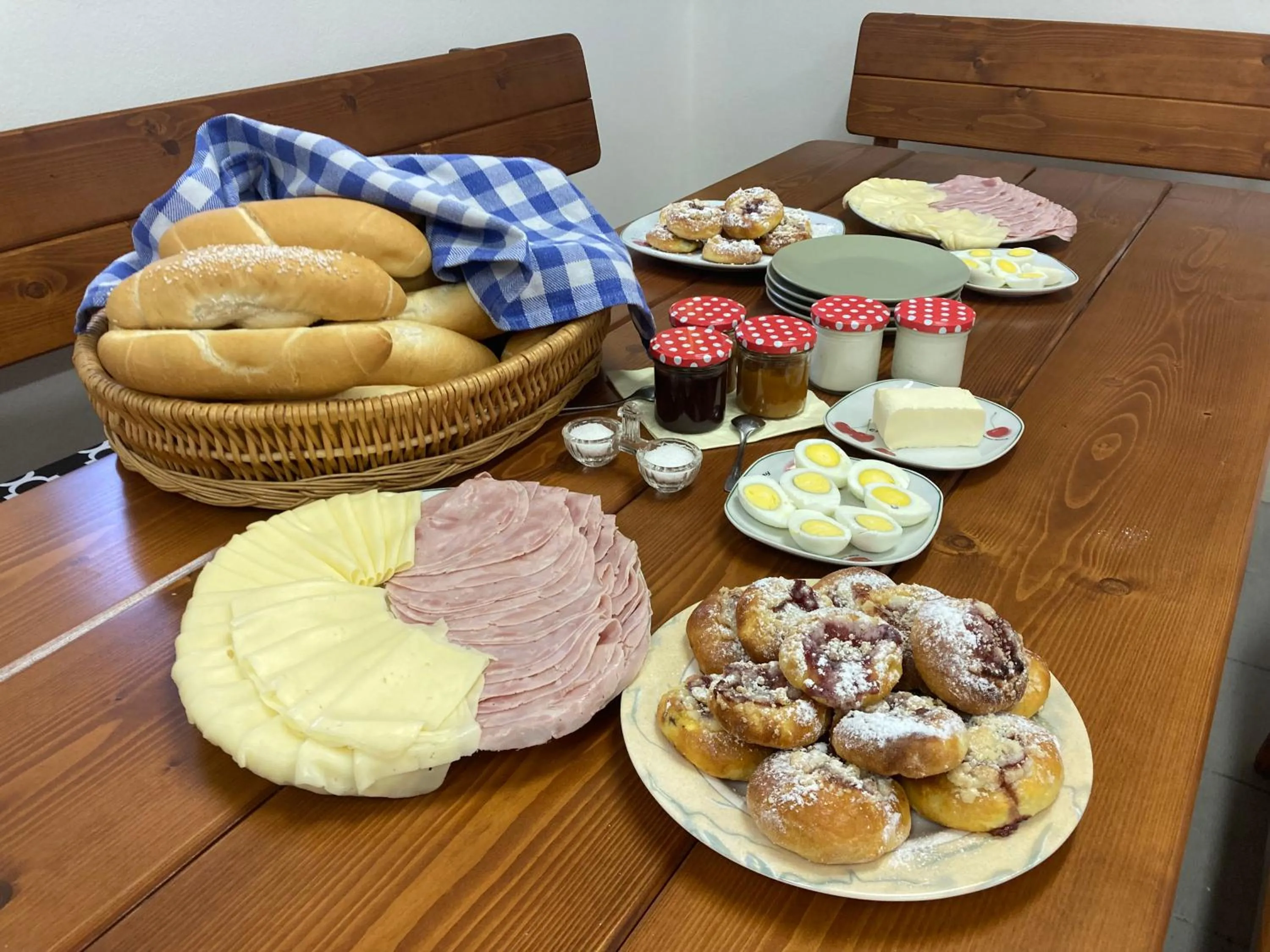 Breakfast in Apartmány s klimatizací - Penzion U Kudláčků Pouzdřany